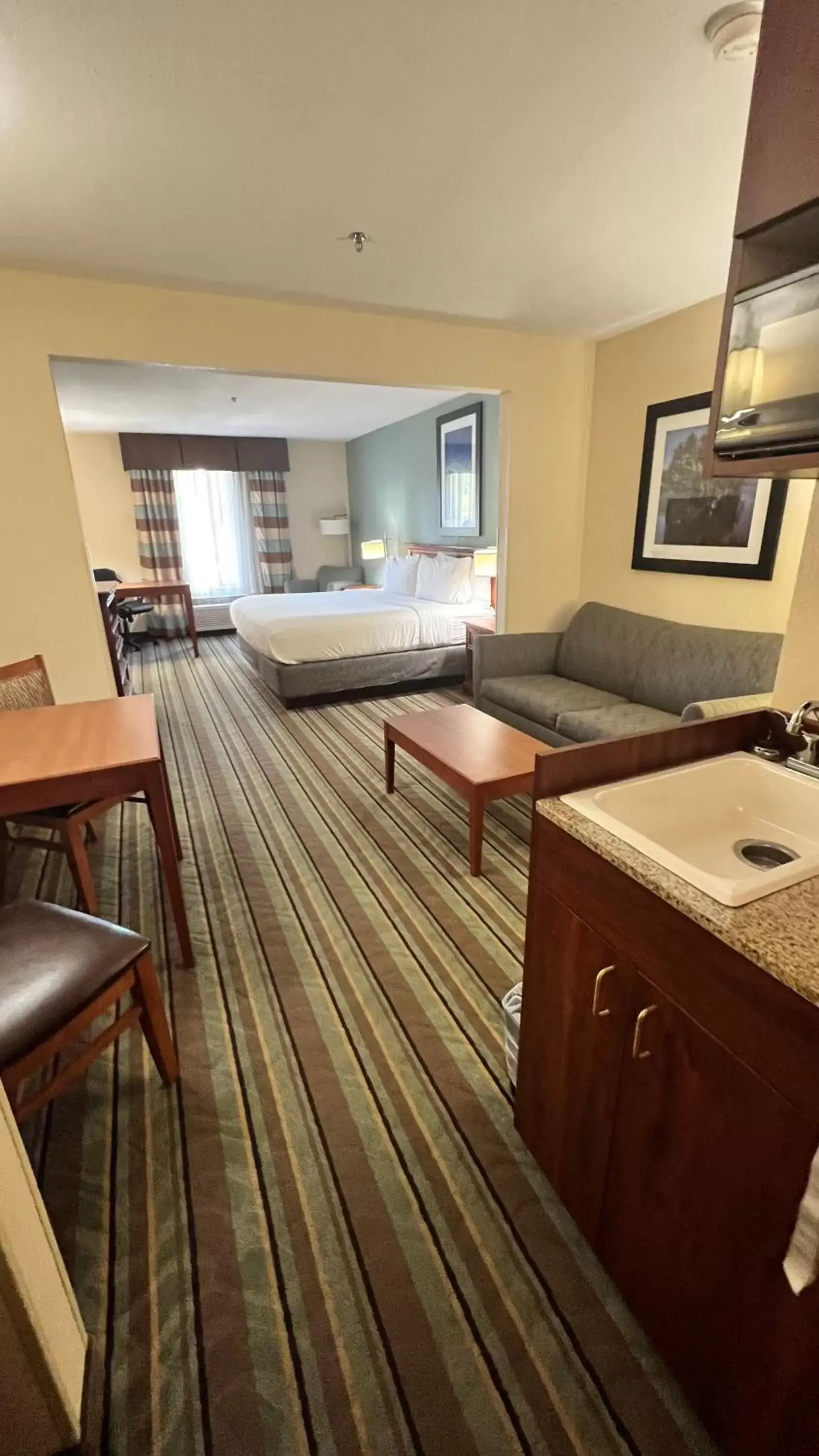 Kitchen/Kitchenette in White Pine Lodge