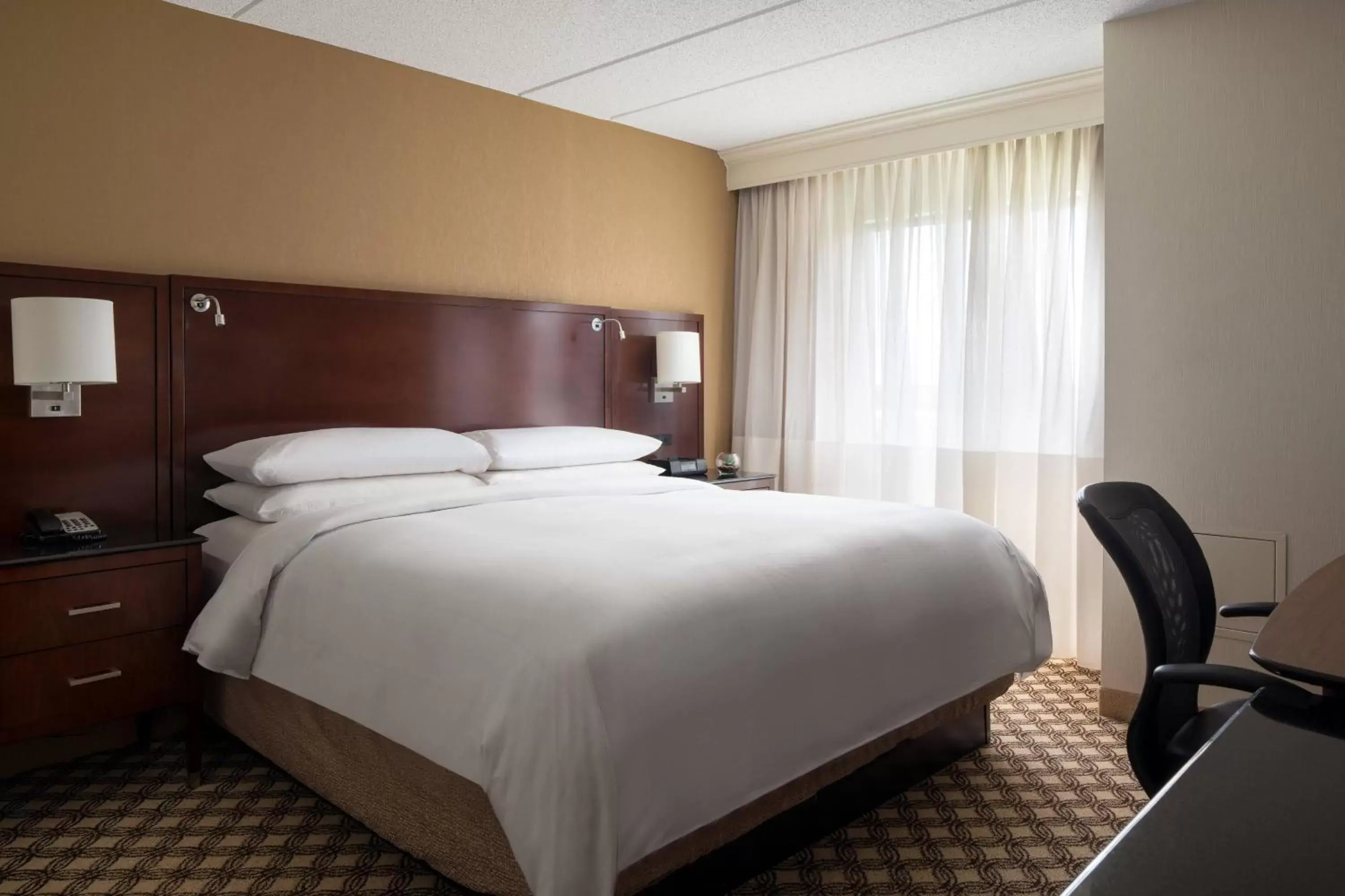Bedroom, Bed in Chicago Marriott Naperville