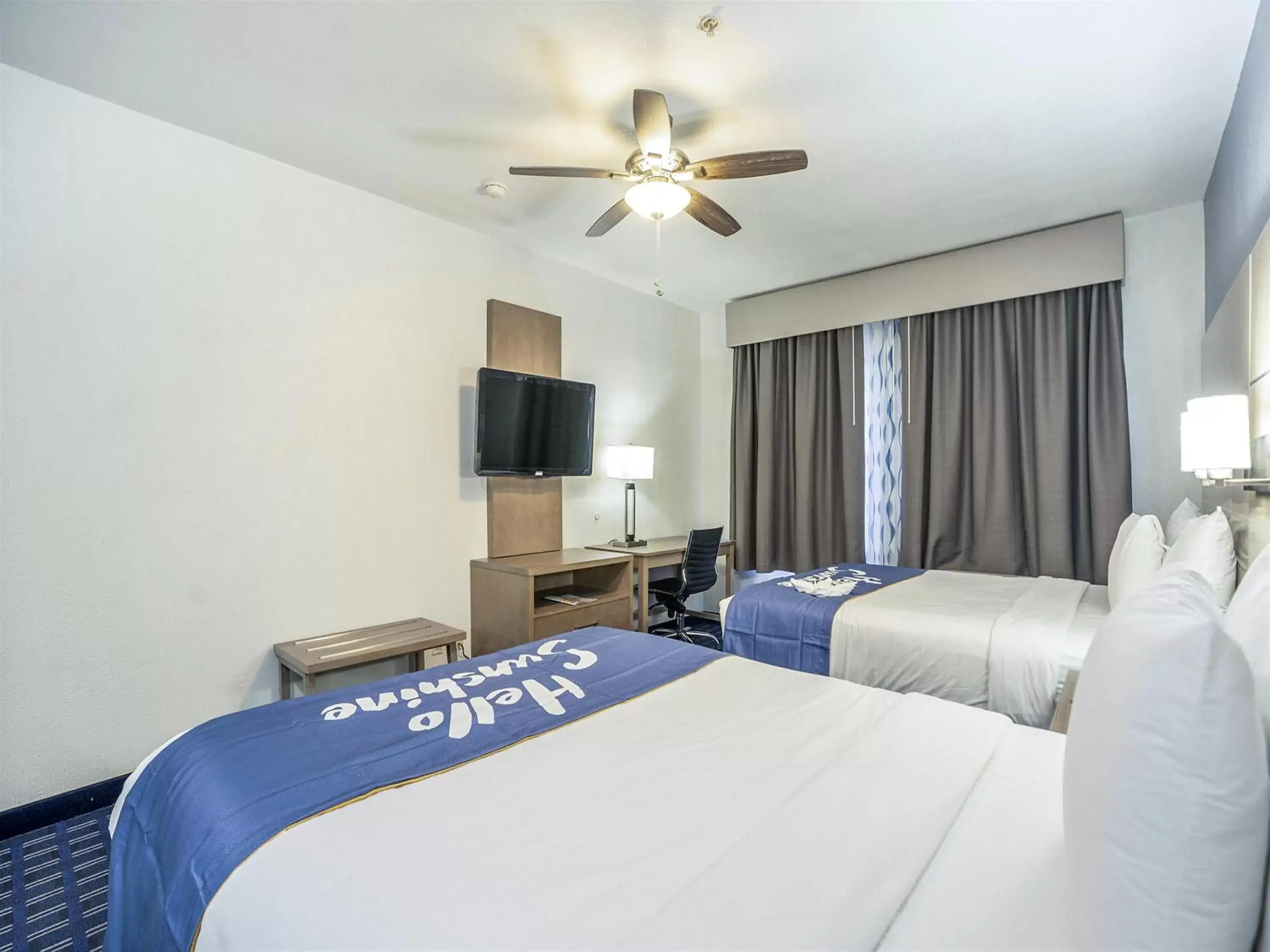 Bed in Days Inn & Suites by Wyndham Webster NASA-ClearLake-Houston