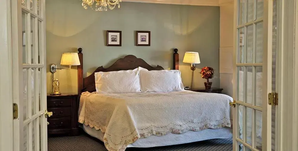 Deluxe Double Room with Bath in Elk Forge Bed and Breakfast Deluxe Double Room with Bath in Elk Forge Bed and Breakfast