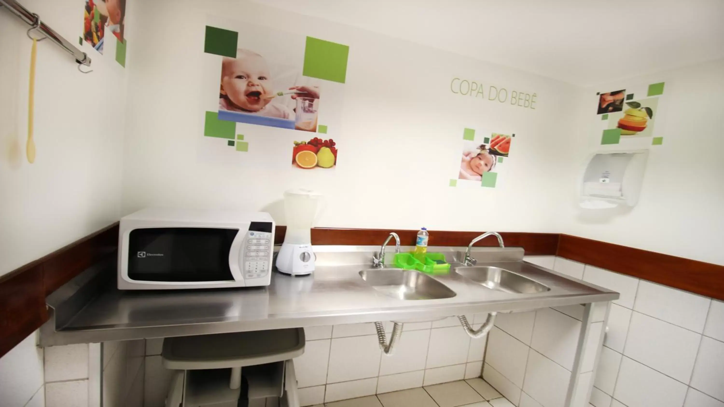 Lobby or reception, Kitchen/Kitchenette in Holiday Inn Fortaleza, an IHG Hotel