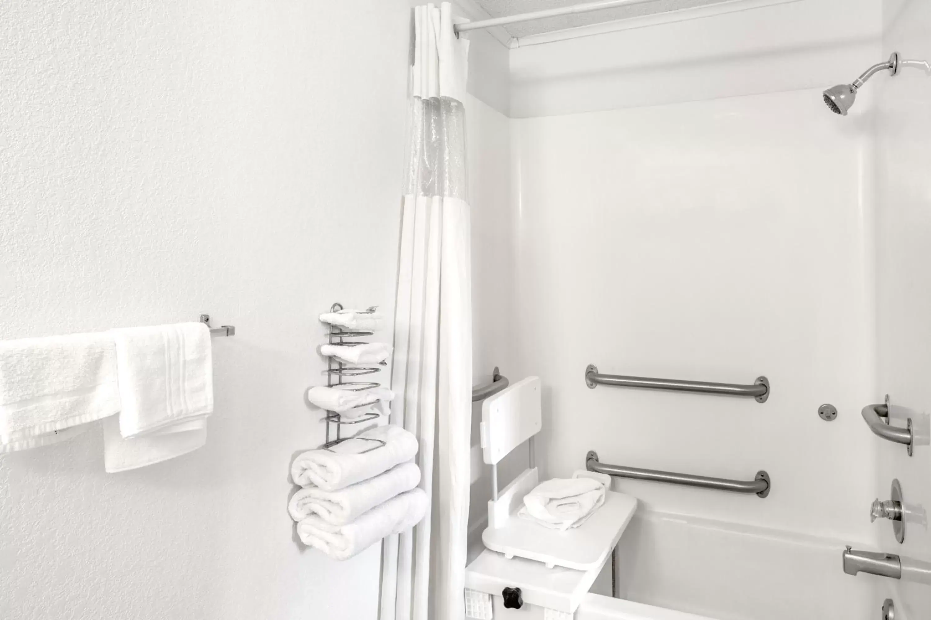 Shower, Bathroom in Howard Johnson by Wyndham Wilmington