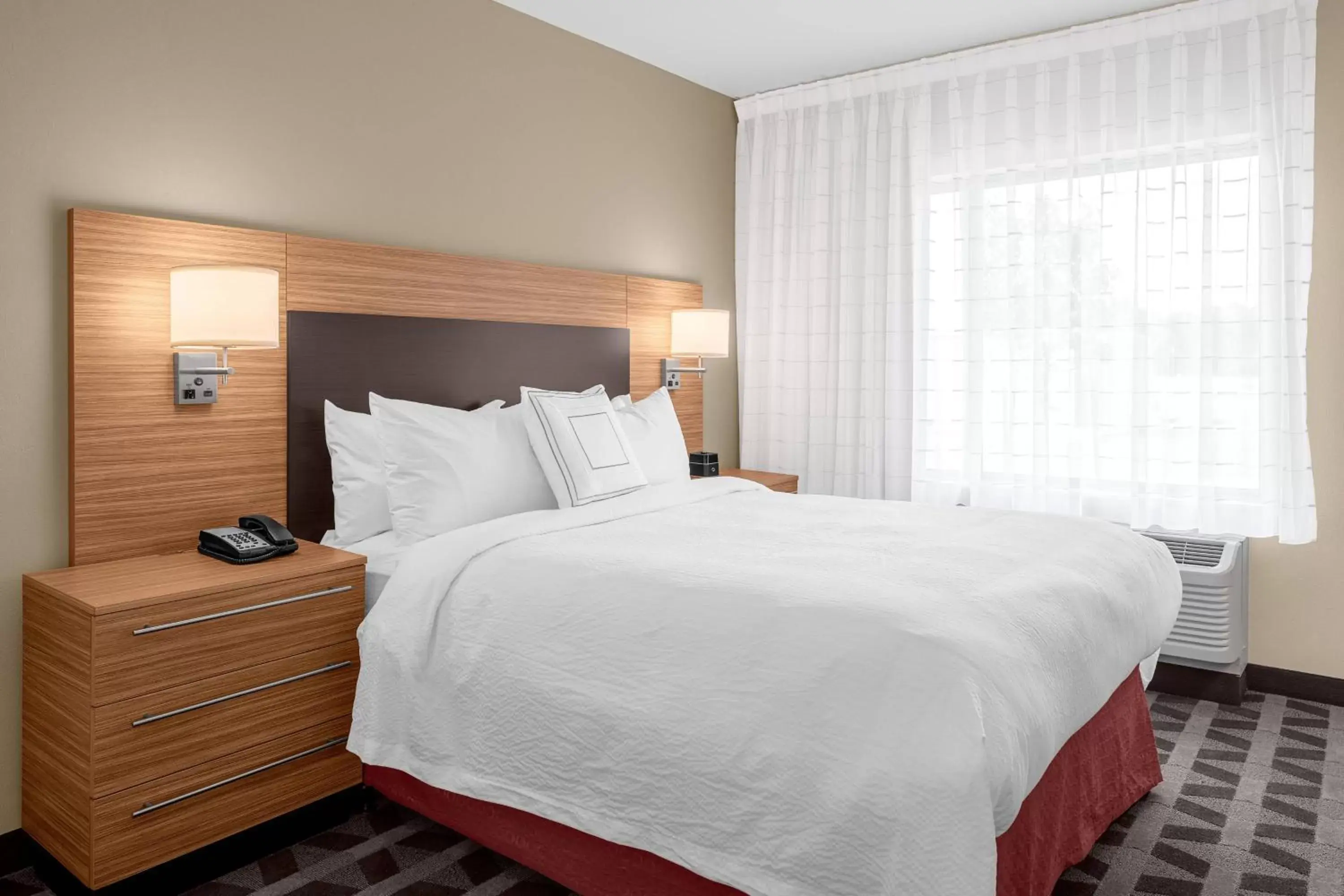 Bedroom, Bed in TownePlace Suites Cincinnati Fairfield