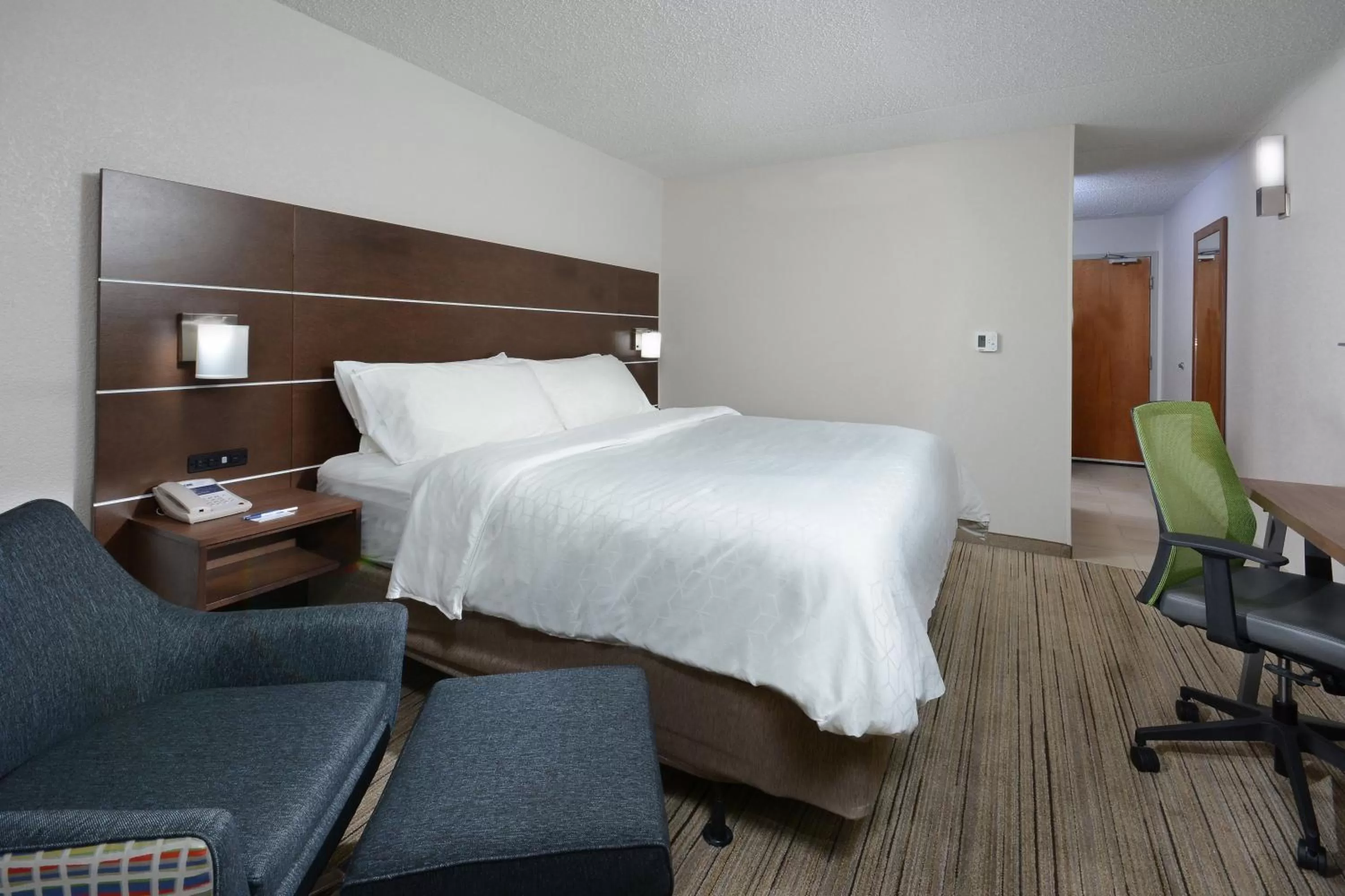 Photo of the whole room, Bed in Holiday Inn Express Danville by IHG