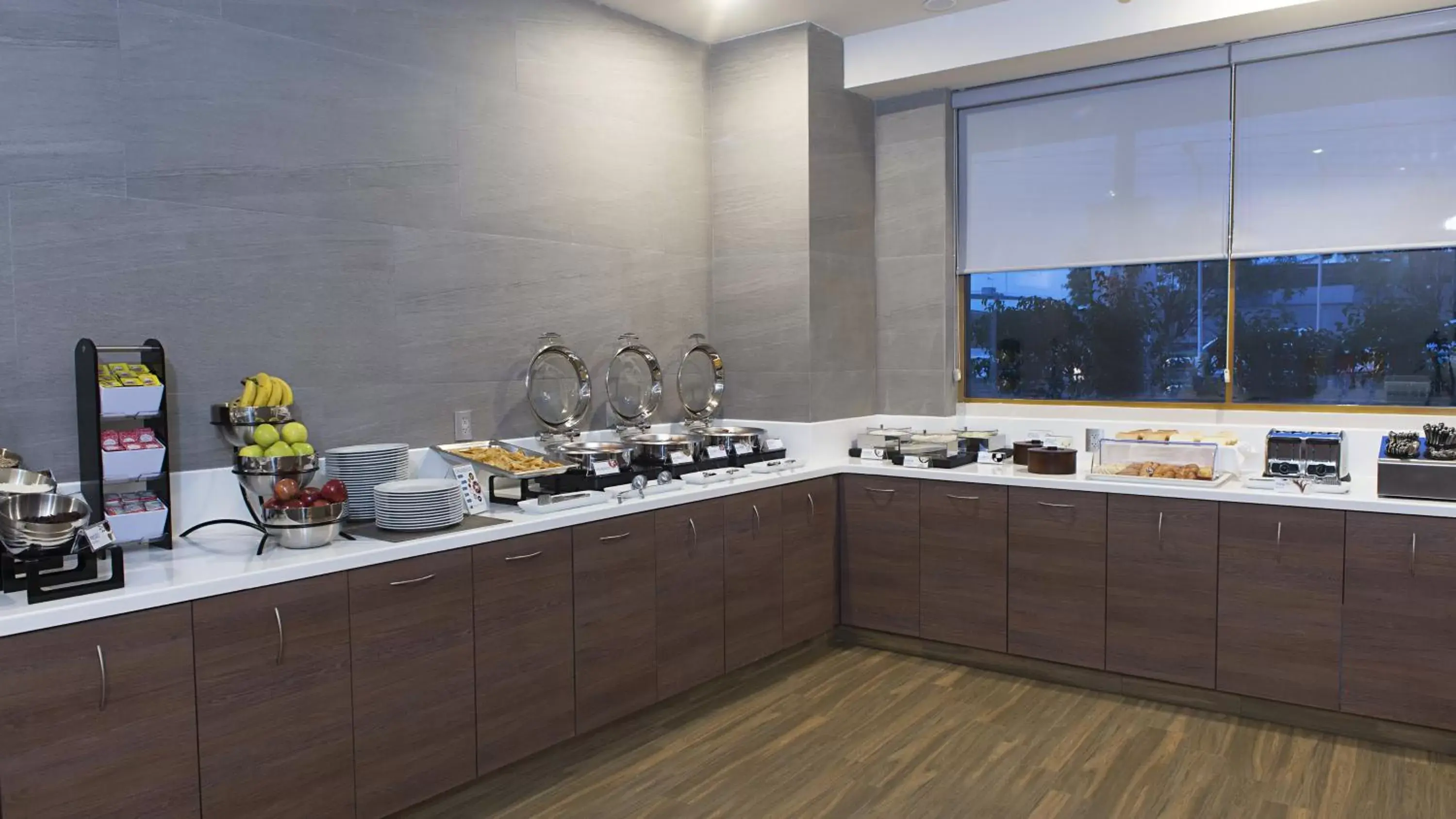 Restaurant/places to eat, Kitchen/Kitchenette in Holiday Inn Express Mexico- Toreo, an IHG Hotel