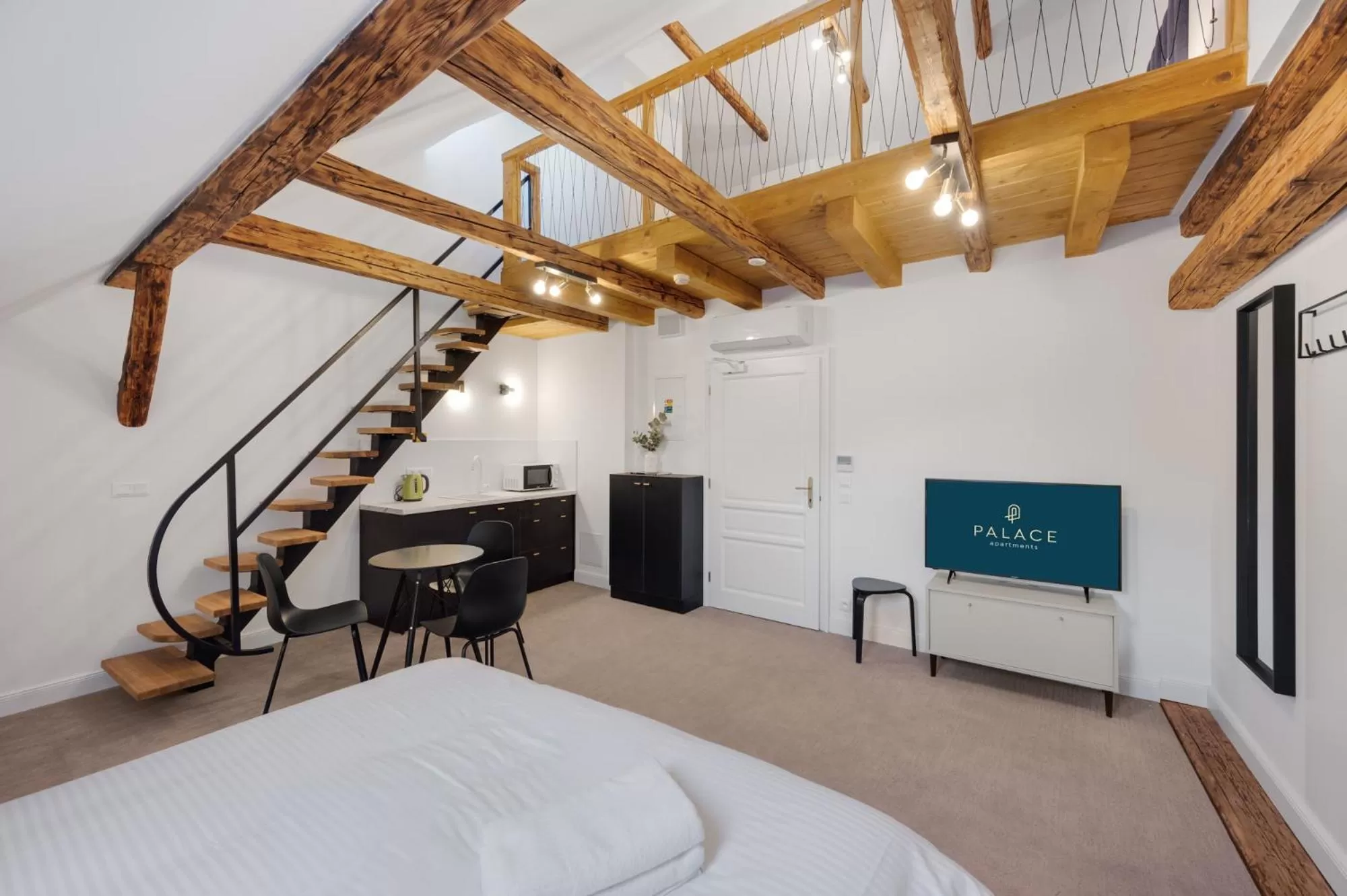 TV and multimedia, Bed in Palace Apartments