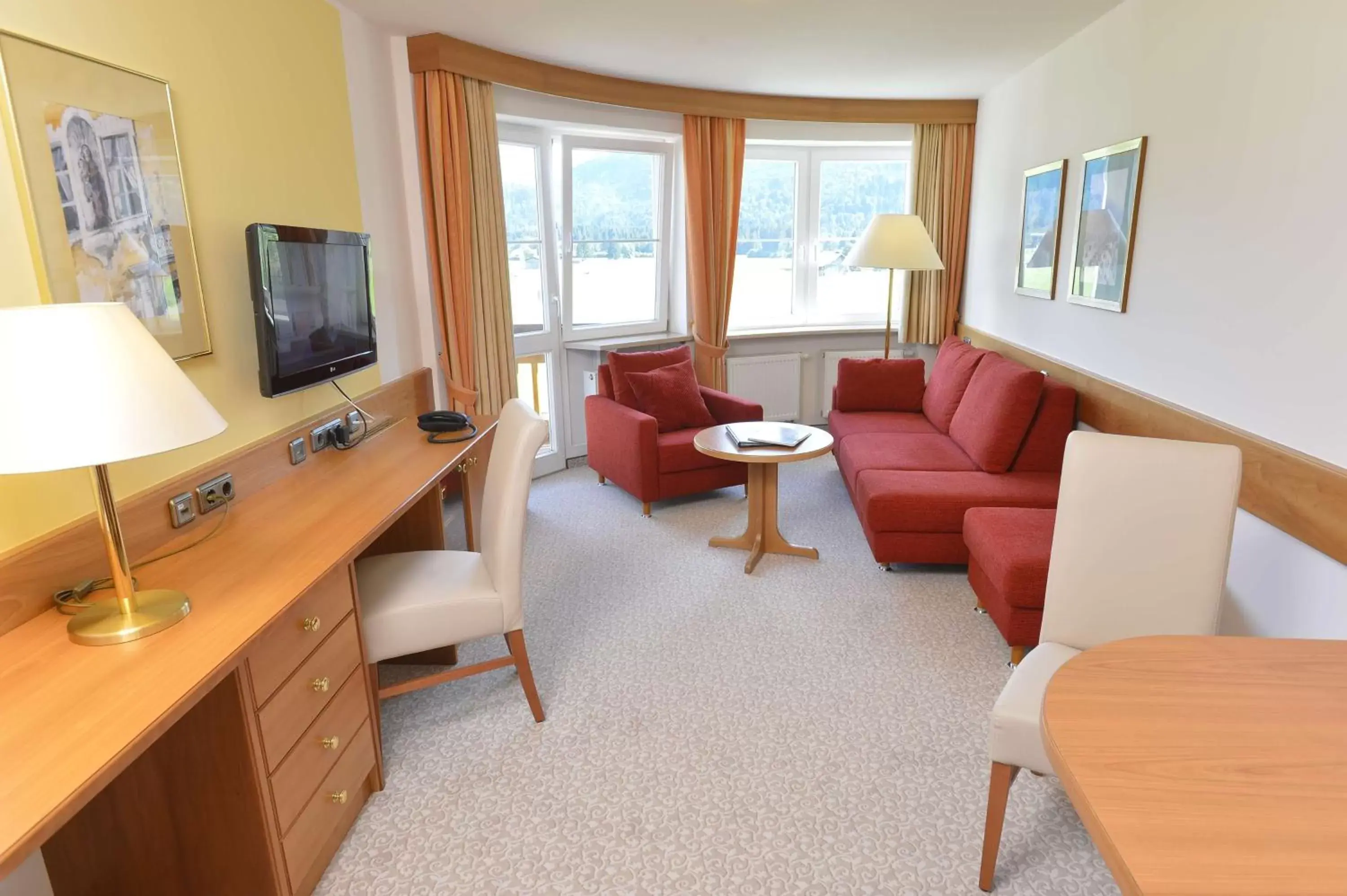 Bedroom, Seating Area in Best Western Plus Hotel Alpenhof