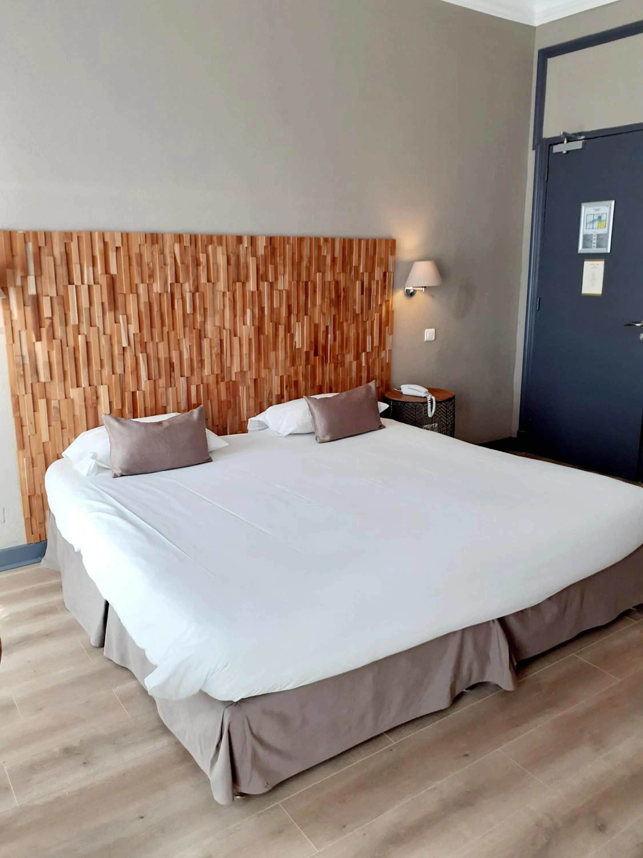 Bedroom, Bed in Hôtel La Villa Tosca