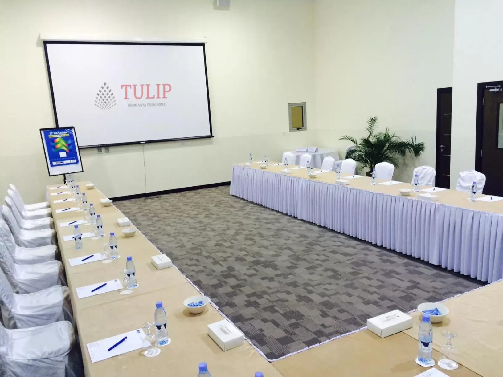 Banquet/Function facilities, Business Area/Conference Room in Tulip Hotel & Suites