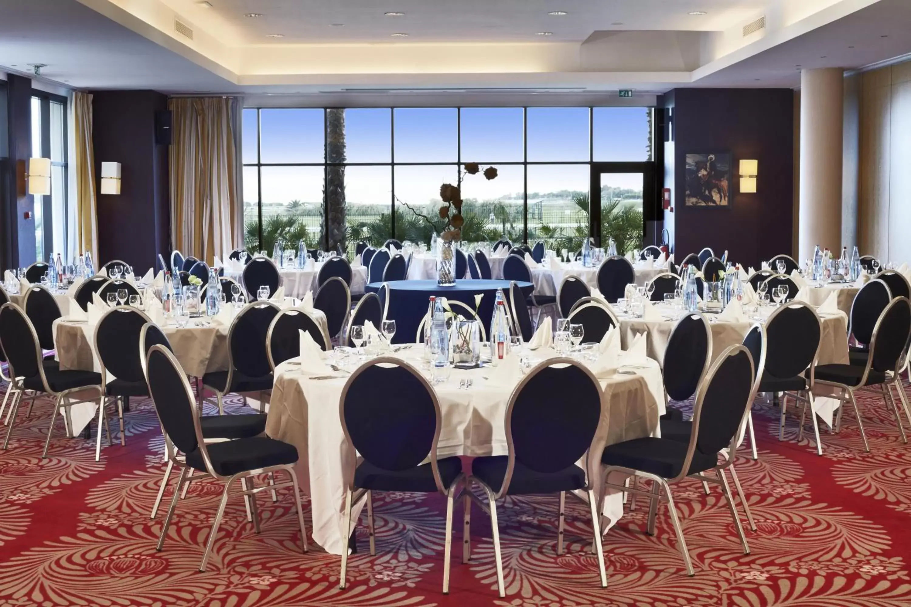 Meeting/conference room, Restaurant/Places to Eat in Golden Tulip Villa Massalia