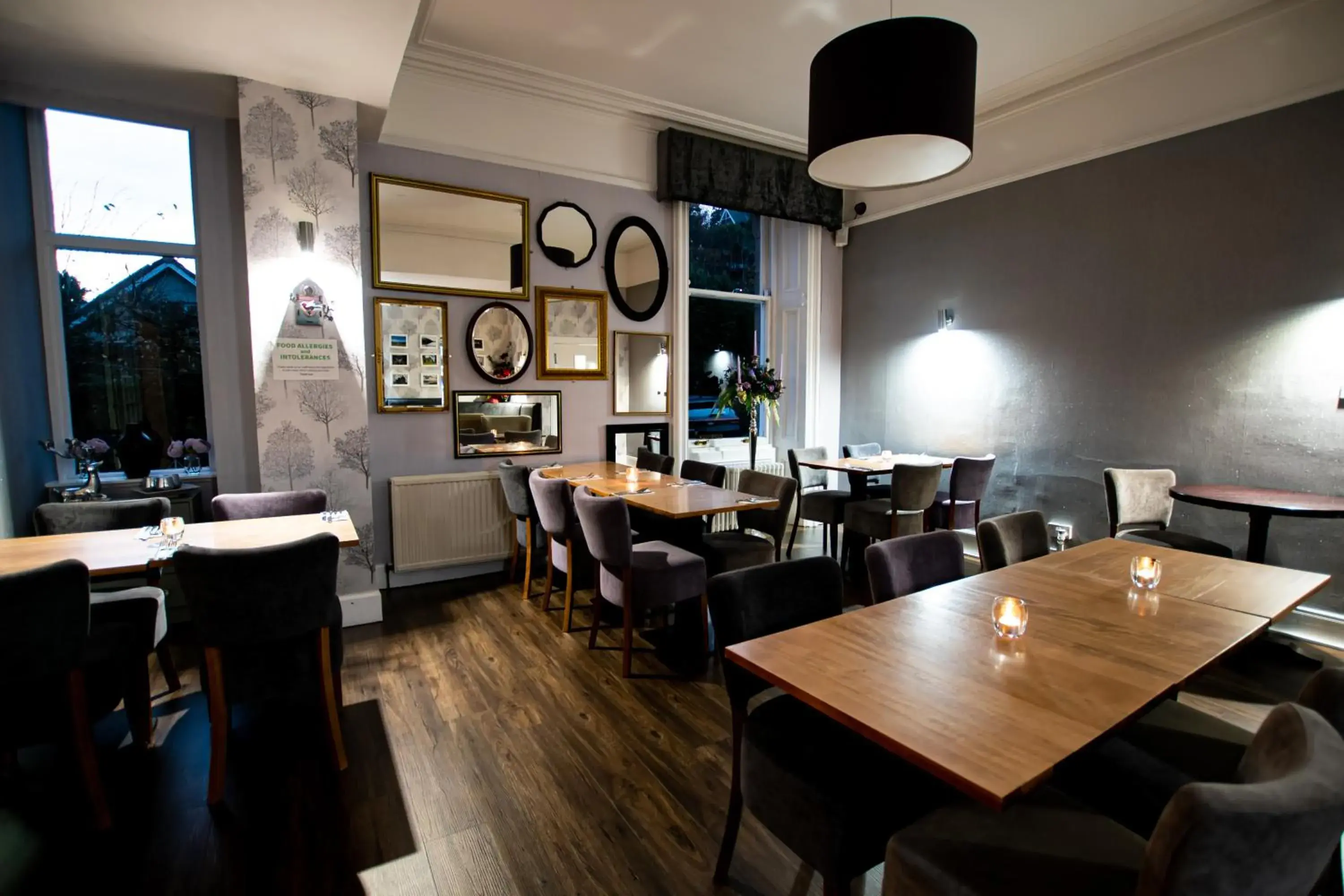 Restaurant/Places to Eat in McInnes House Hotel