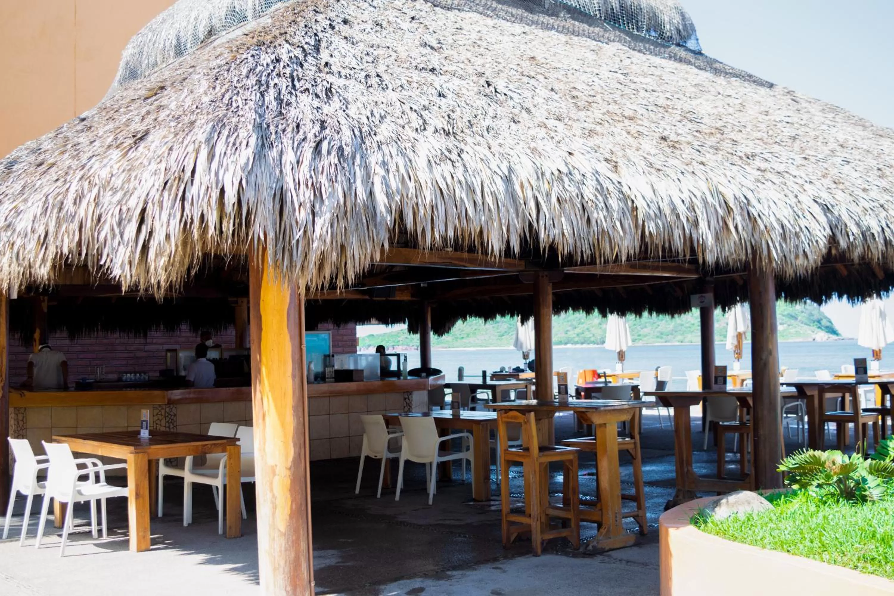 Food and drinks in Costa de Oro Beach Hotel