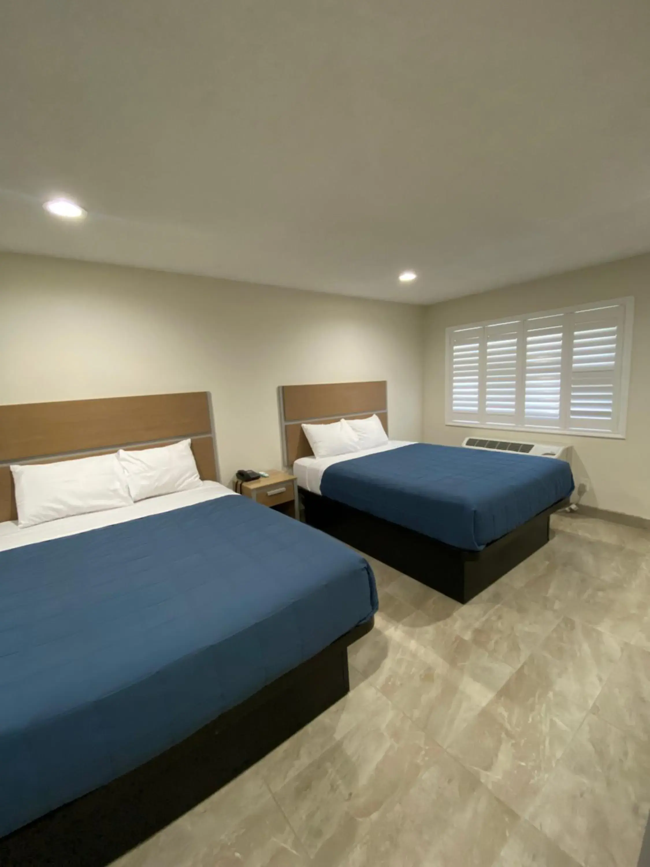 Bedroom, Bed in Super 8 by Wyndham Bakersfield CA