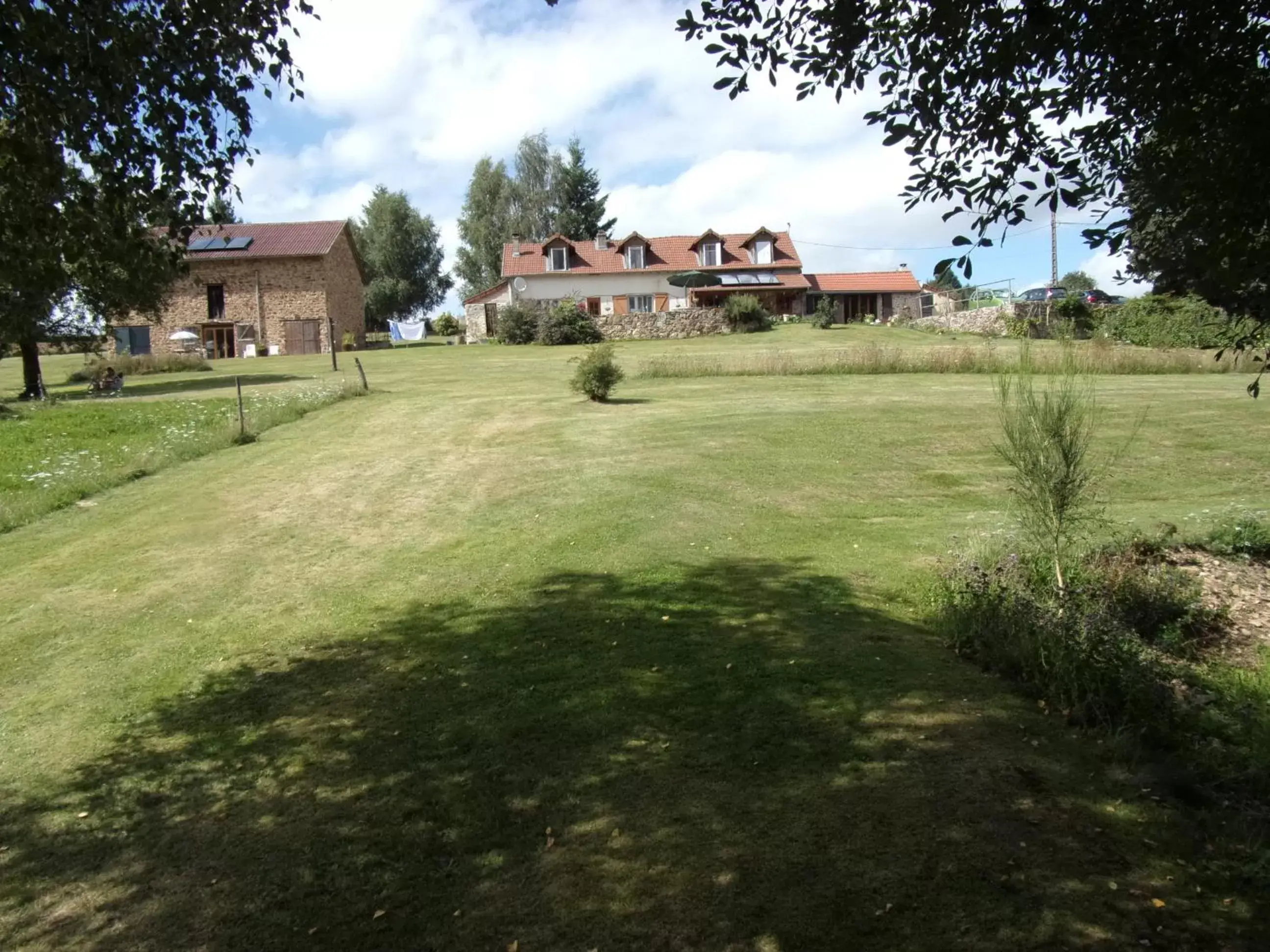 Facade/entrance, Garden in Chambres d'Hôtes La Chouette