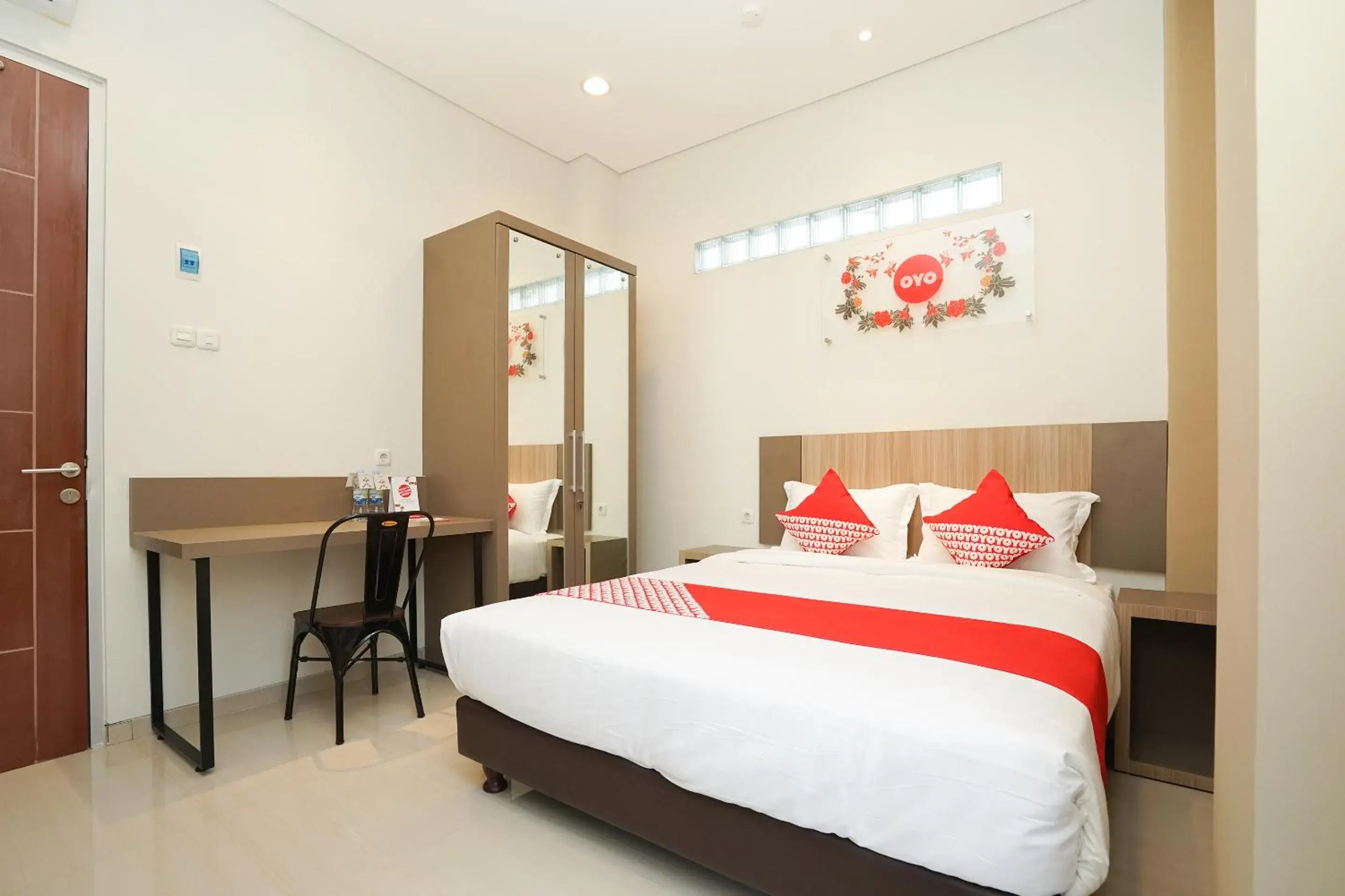 Bedroom, Bed in OYO 614 Graha 8 Syariah