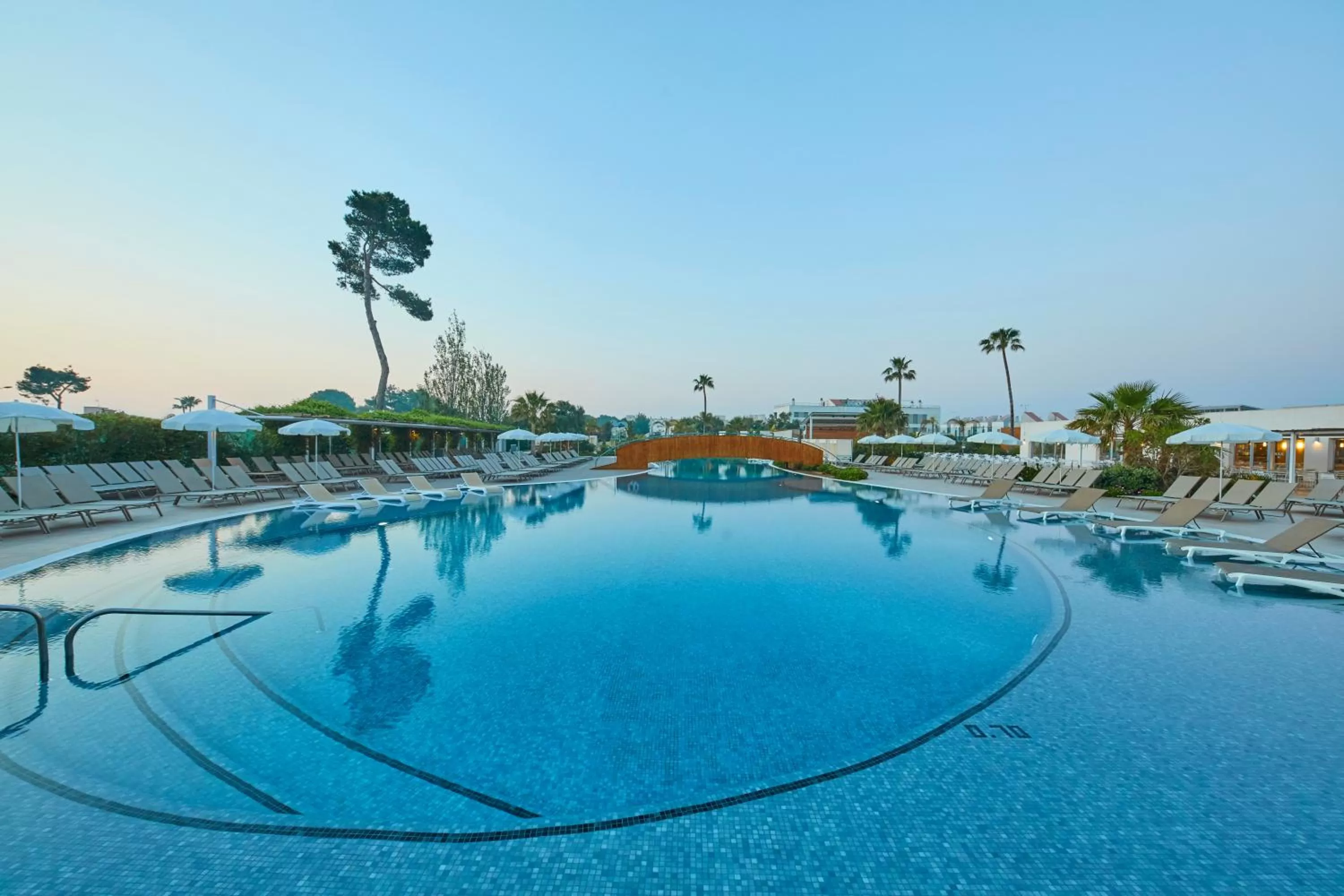 Swimming pool in BG Tonga Tower