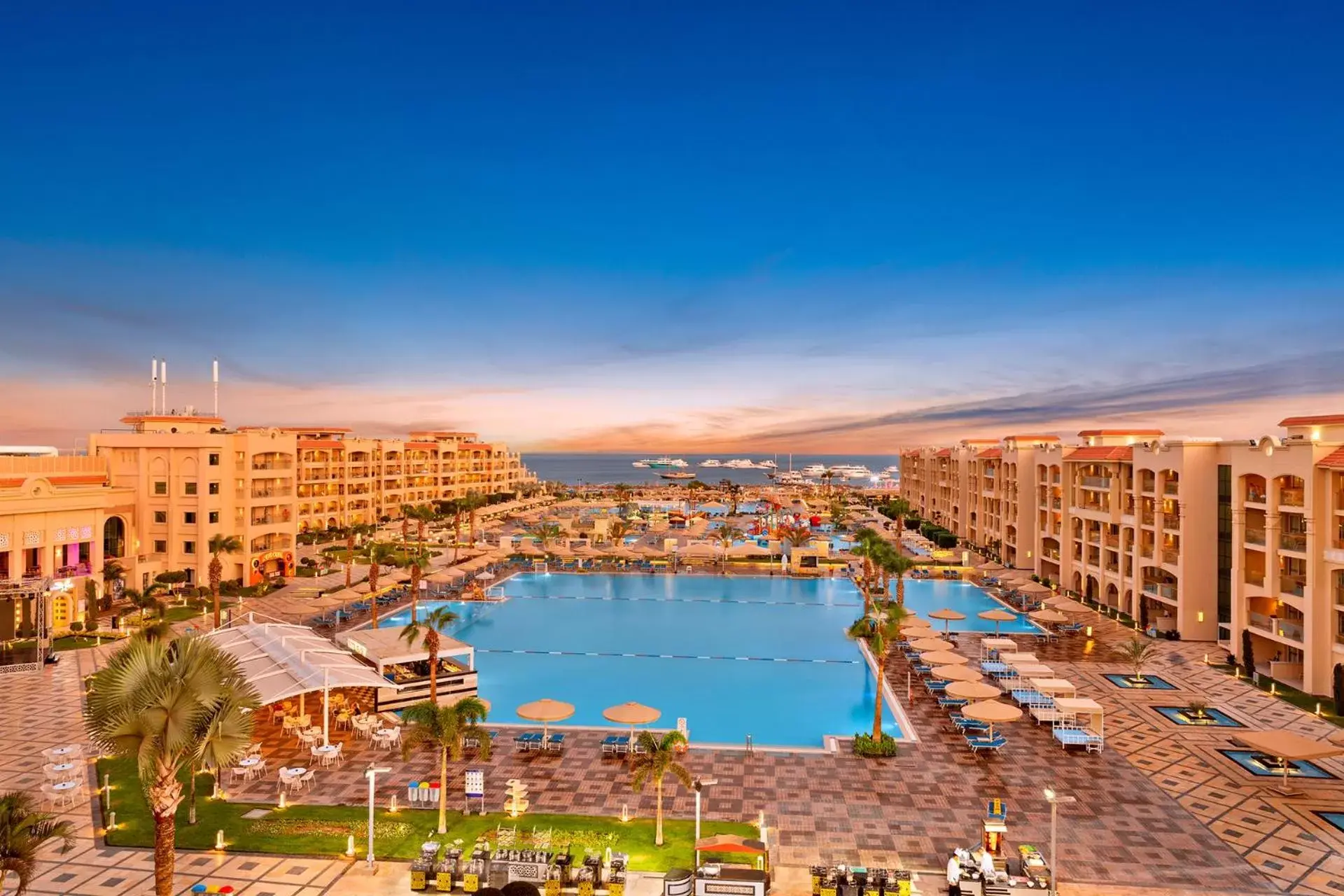 Swimming pool, Pool View in Pickalbatros White Beach Resort - Hurghada