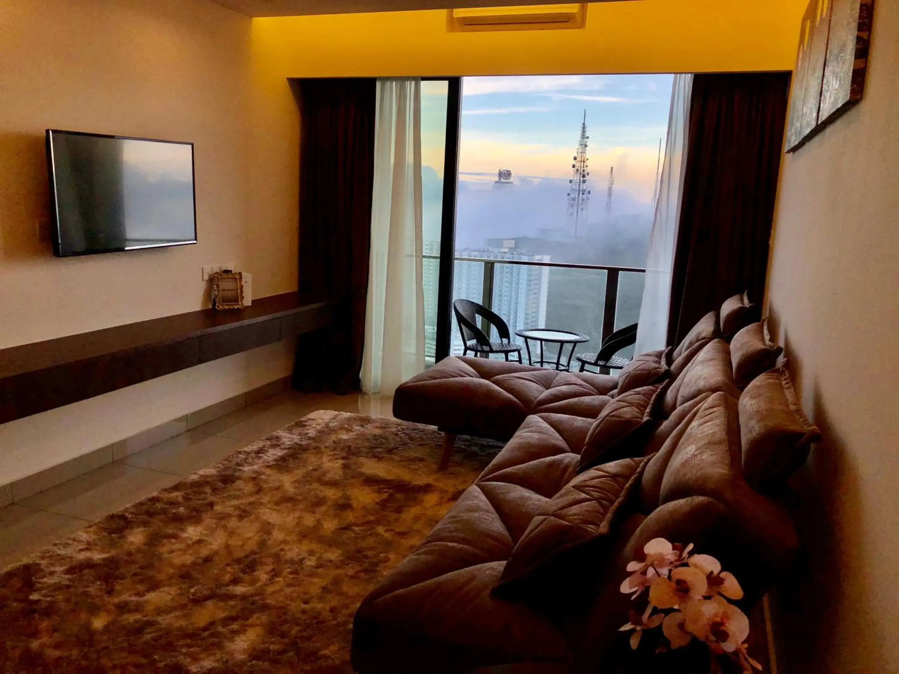 Living room, Seating Area in Sky D'Mont Suites