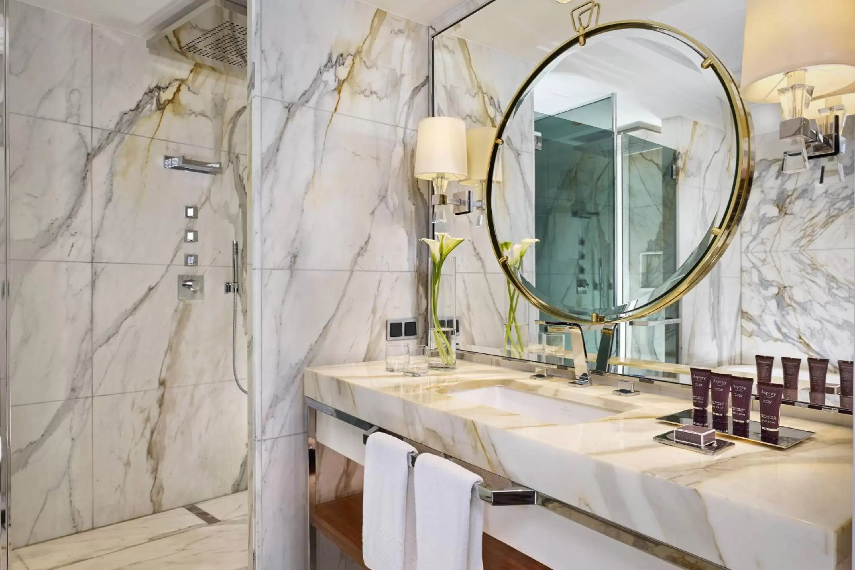 Bathroom in Al Habtoor Palace Budapest, Preferred Hotels & Resorts Bathroom in Al Habtoor Palace Budapest, Preferred Hotels & Resorts