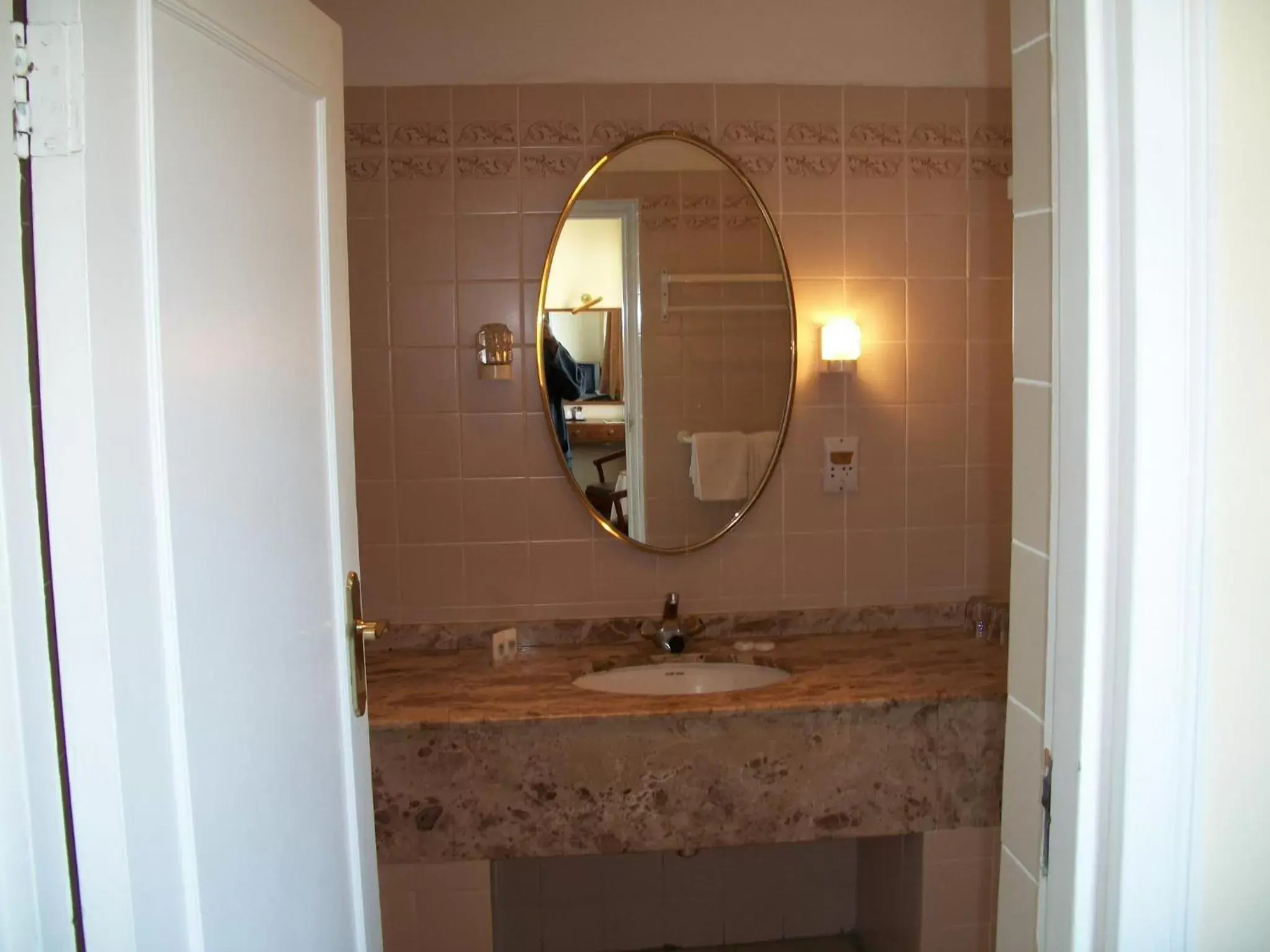 Bathroom in Savoy Hotel Kimberley