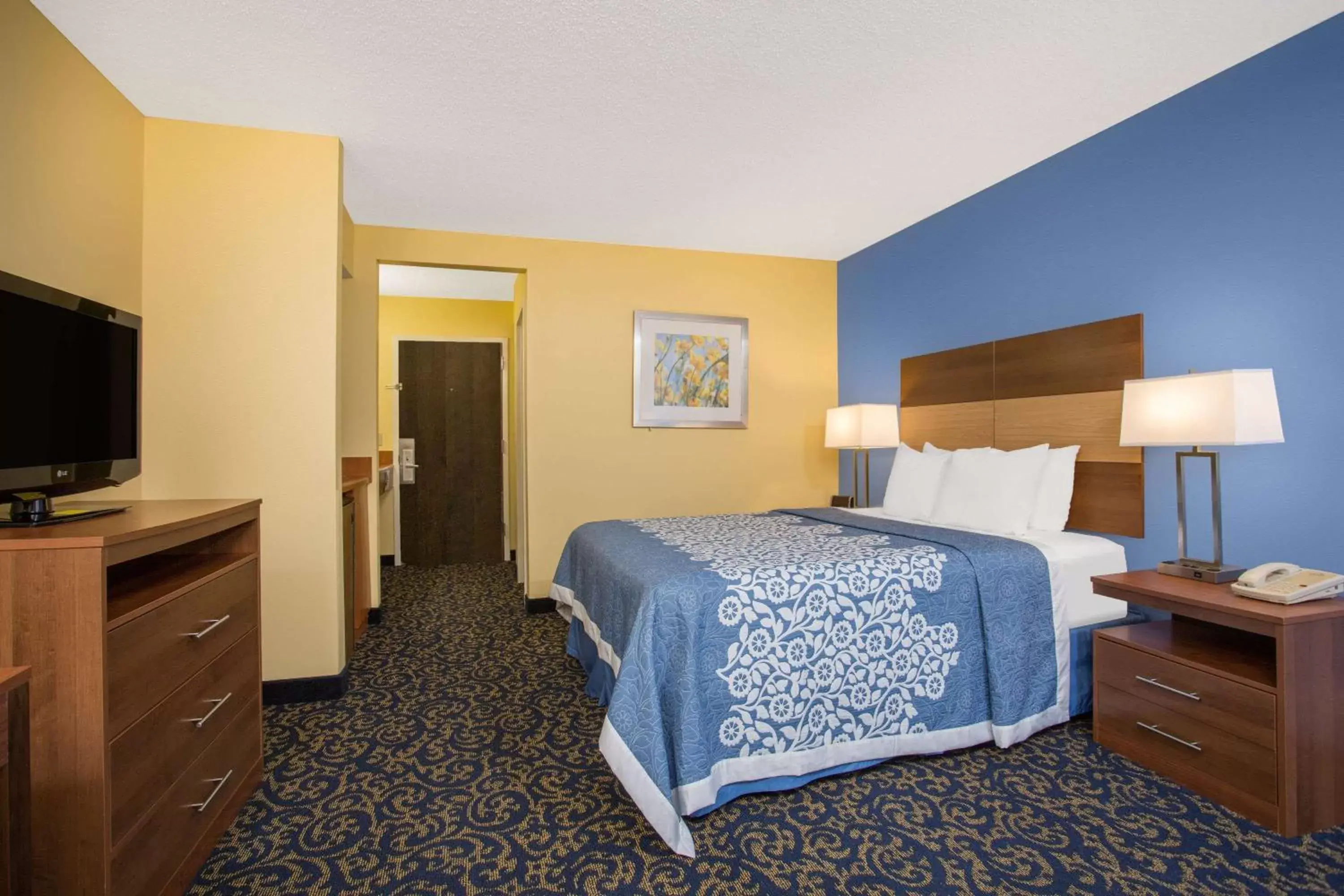 Photo of the whole room, Bed in Days Inn by Wyndham Raleigh-Airport-Research Triangle Park