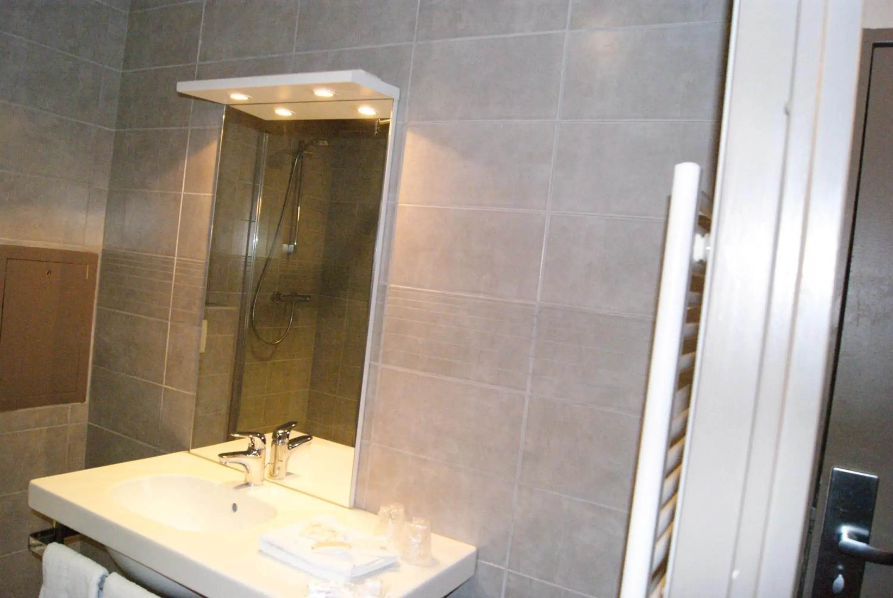 Twin Room in Hôtel 1er Consul Rouen Twin Room in Hôtel 1er Consul Rouen