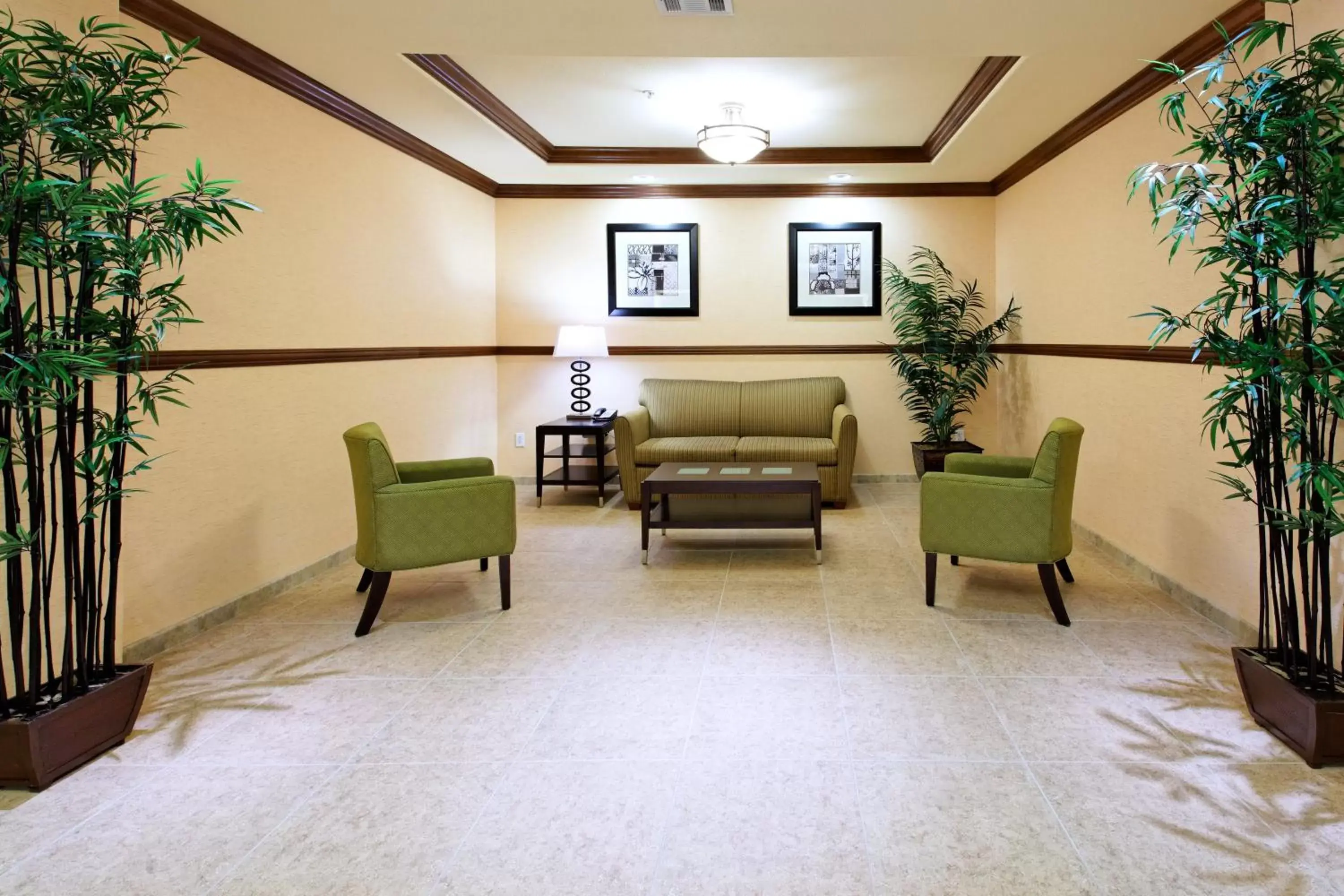 Lobby or reception, Lobby/Reception in Holiday Inn Express Fresno Northwest - Herndon, an IHG Hotel