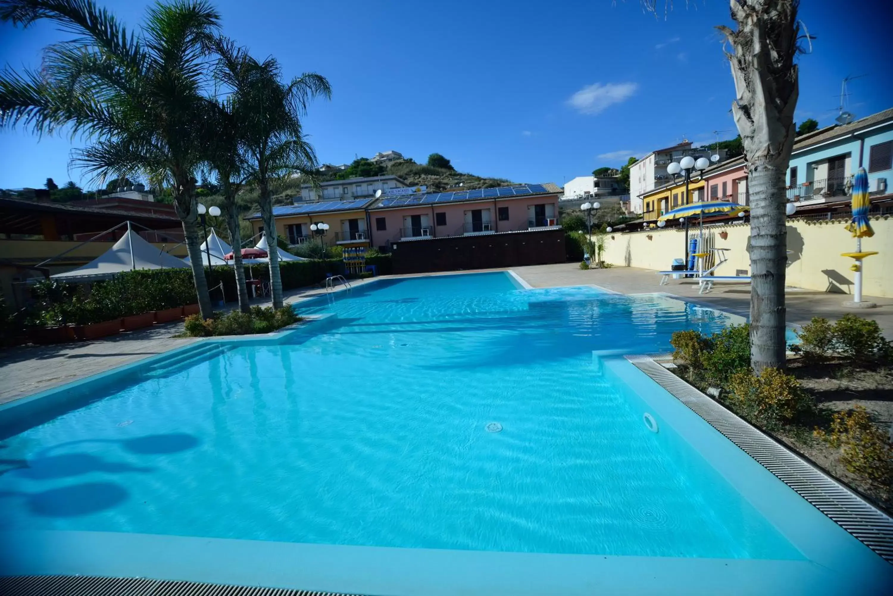 Swimming Pool in Case Vacanze Ancora