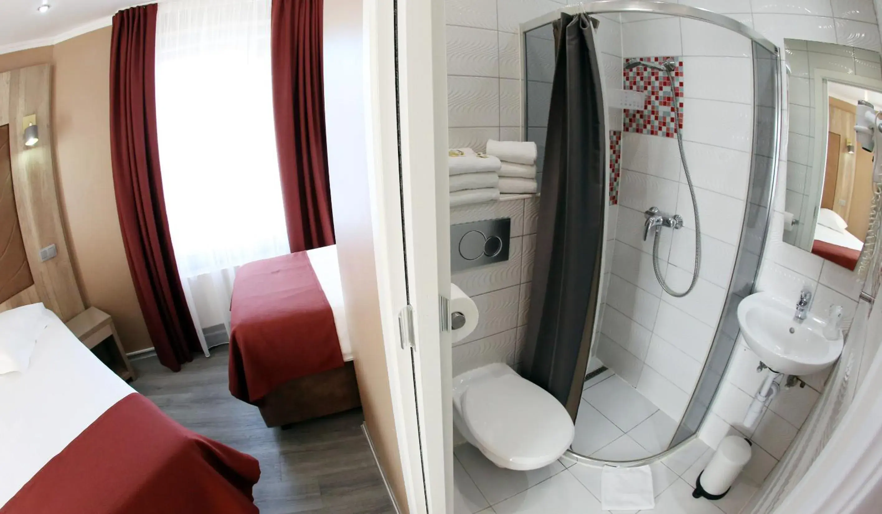 Shower, Bathroom in Hotel Phenix