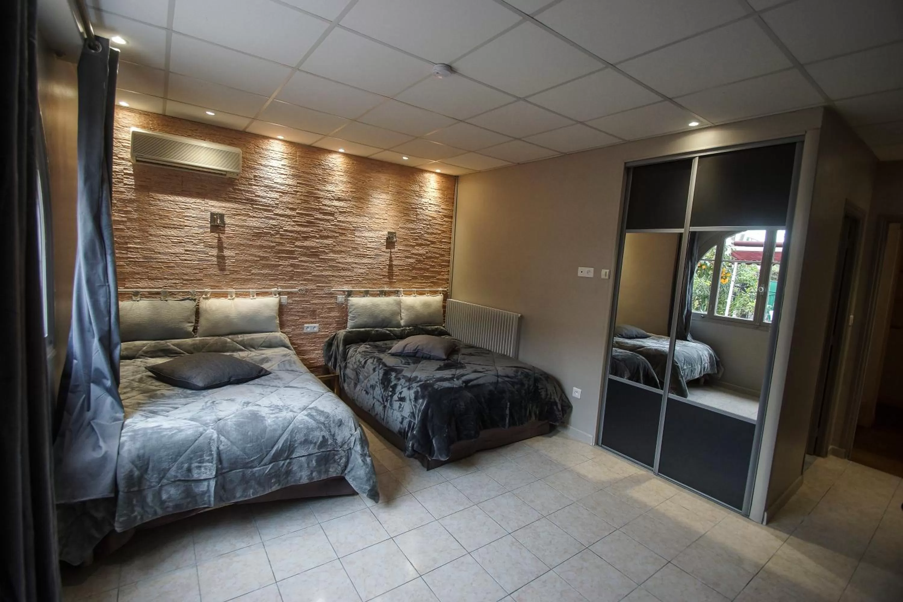 Photo of the whole room in Hôtel Le Derby