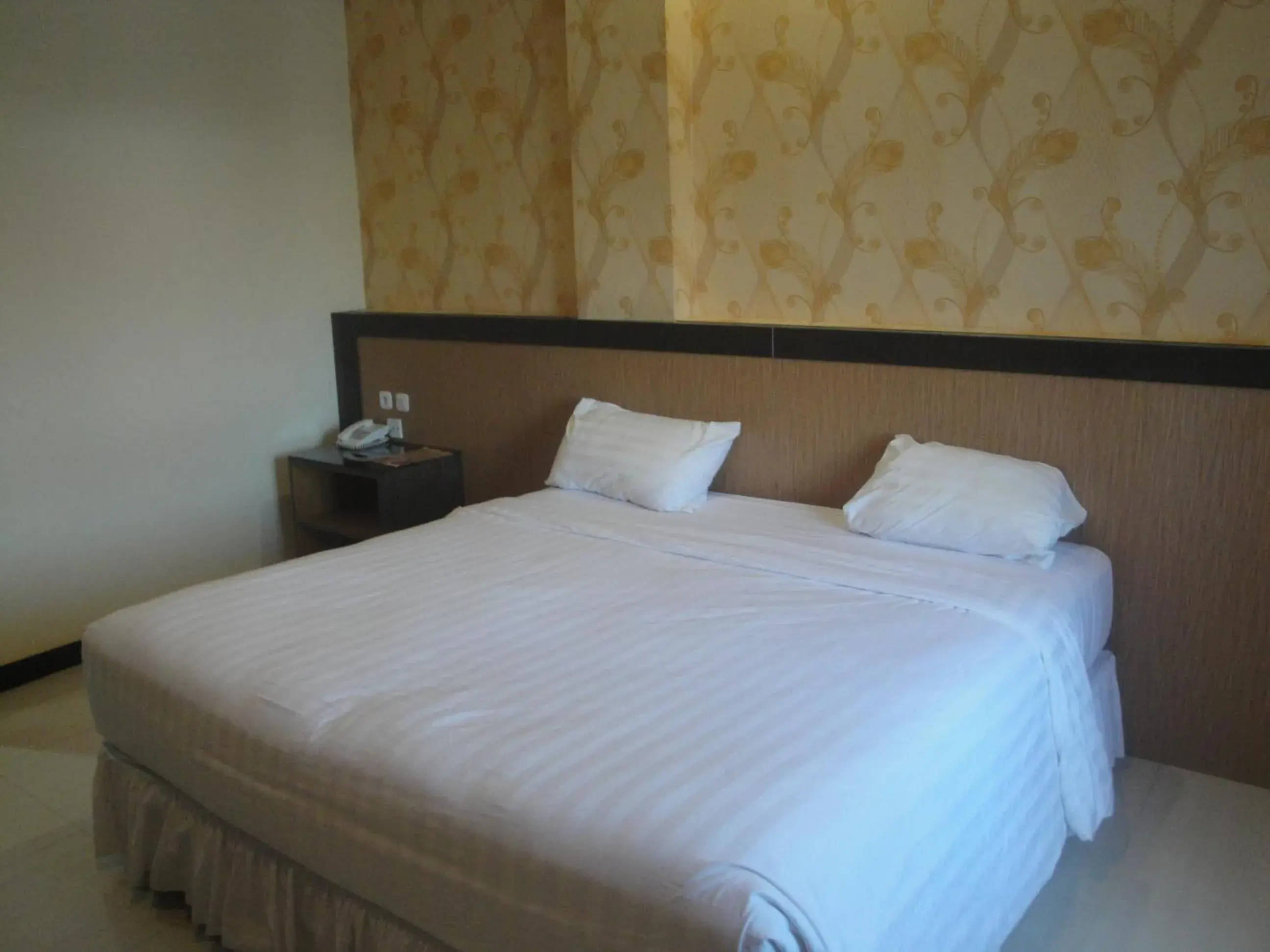 Bedroom, Bed in Sylvia Hotel Maumere Bedroom, Bed in Sylvia Hotel Maumere