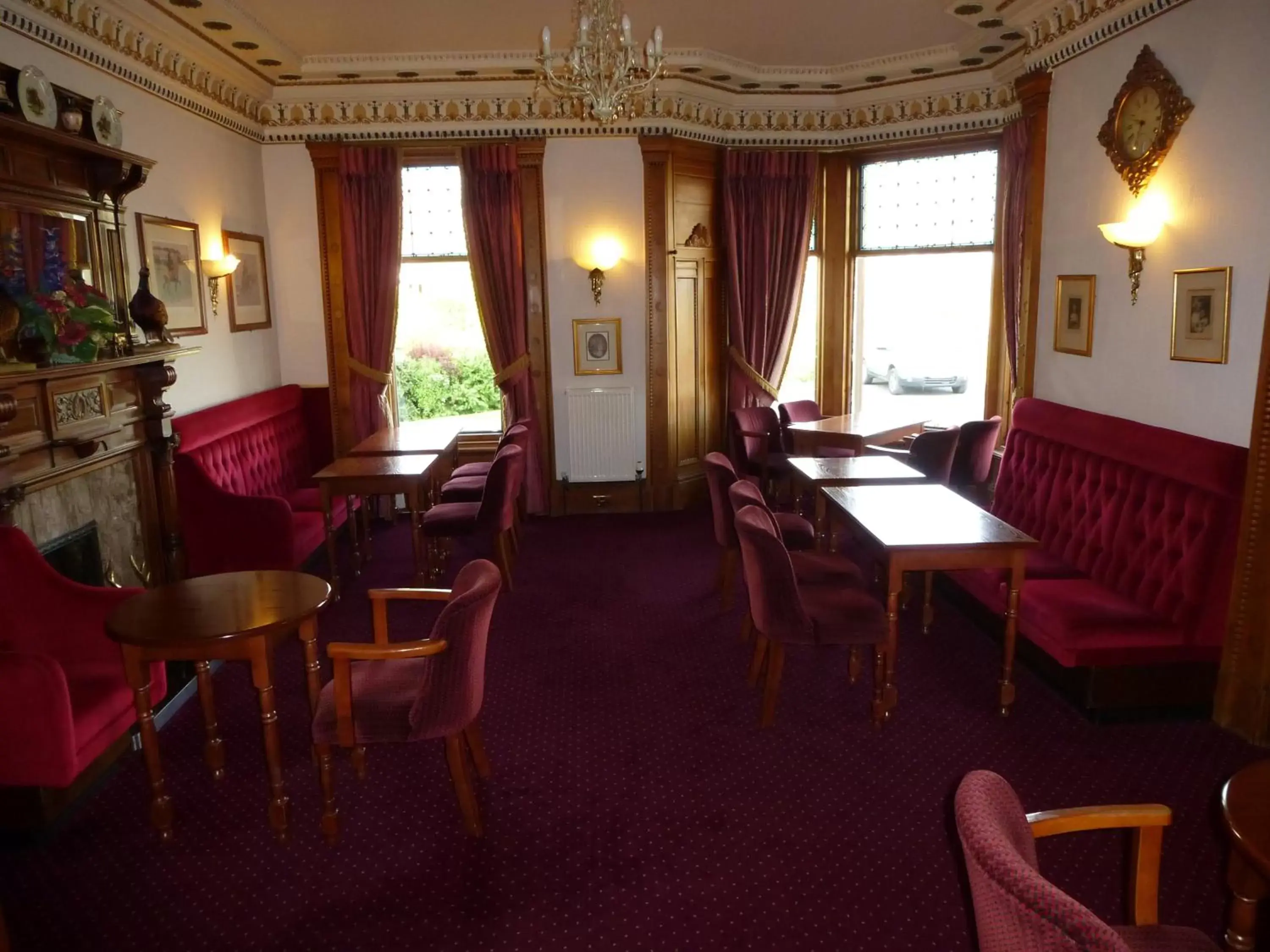 Lounge or bar, Restaurant/Places to Eat in Somerton House Hotel