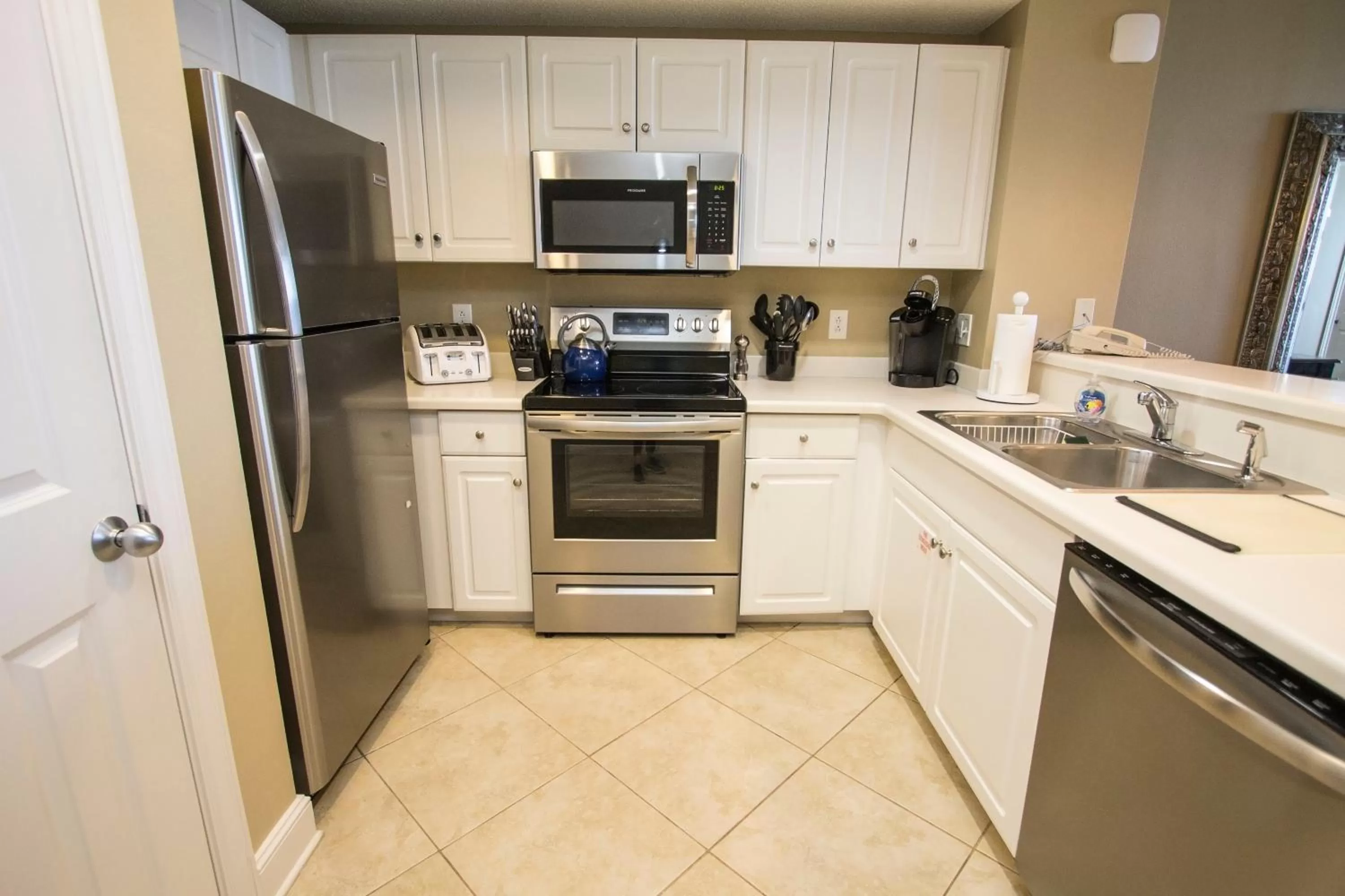 Kitchen or kitchenette, Kitchen/Kitchenette in Majestic Beach Resort, Panama City Beach, Fl