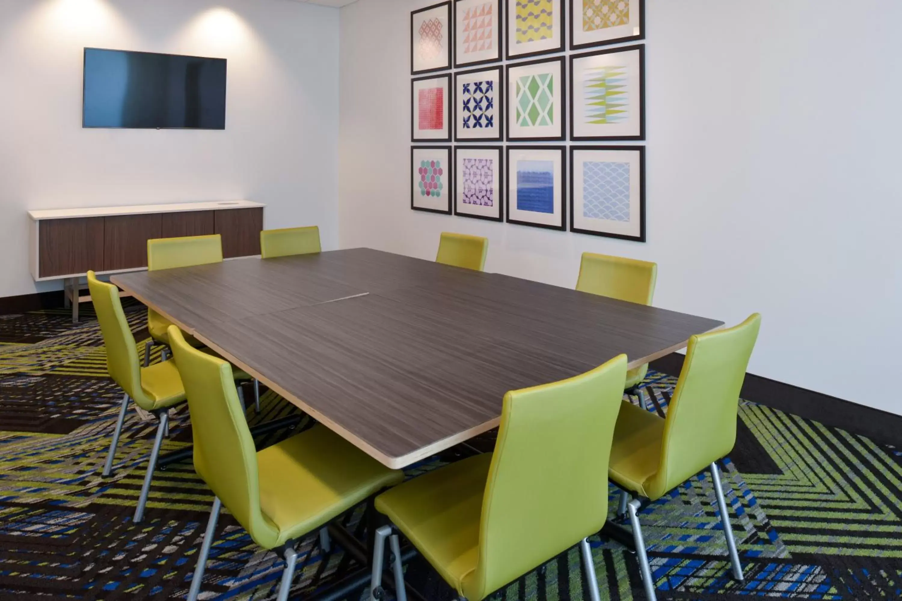 Meeting/conference room, Dining Area in Holiday Inn Express & Suites - Ottumwa, an IHG Hotel