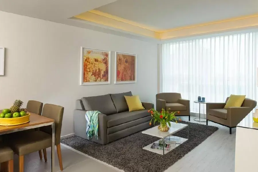 Living room, Seating Area in Leonardo Plaza Netanya Hotel