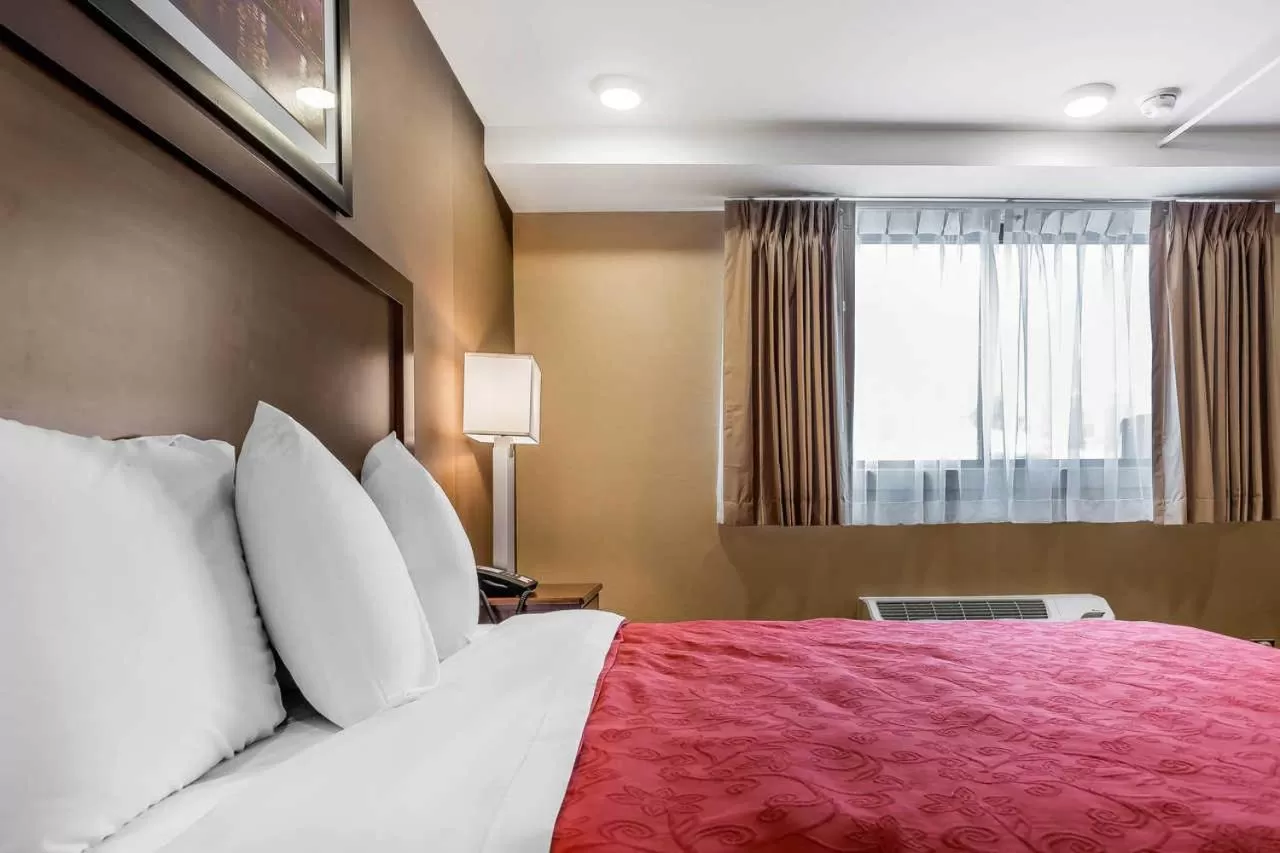 Bed in Rodeway Inn Chicago/Evanston