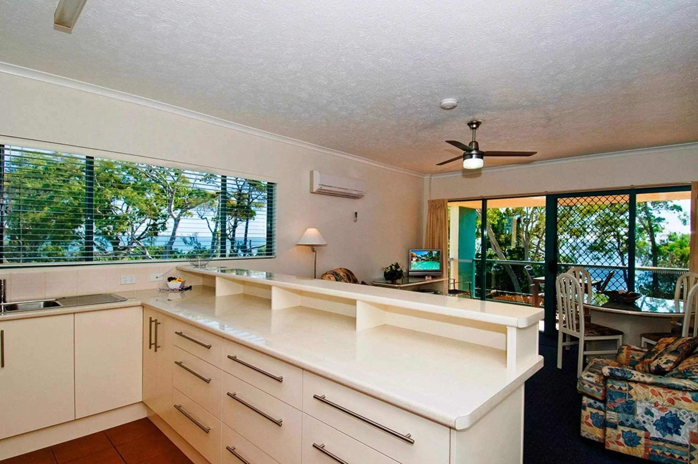 Kitchen or kitchenette in Shelly Bay Resort