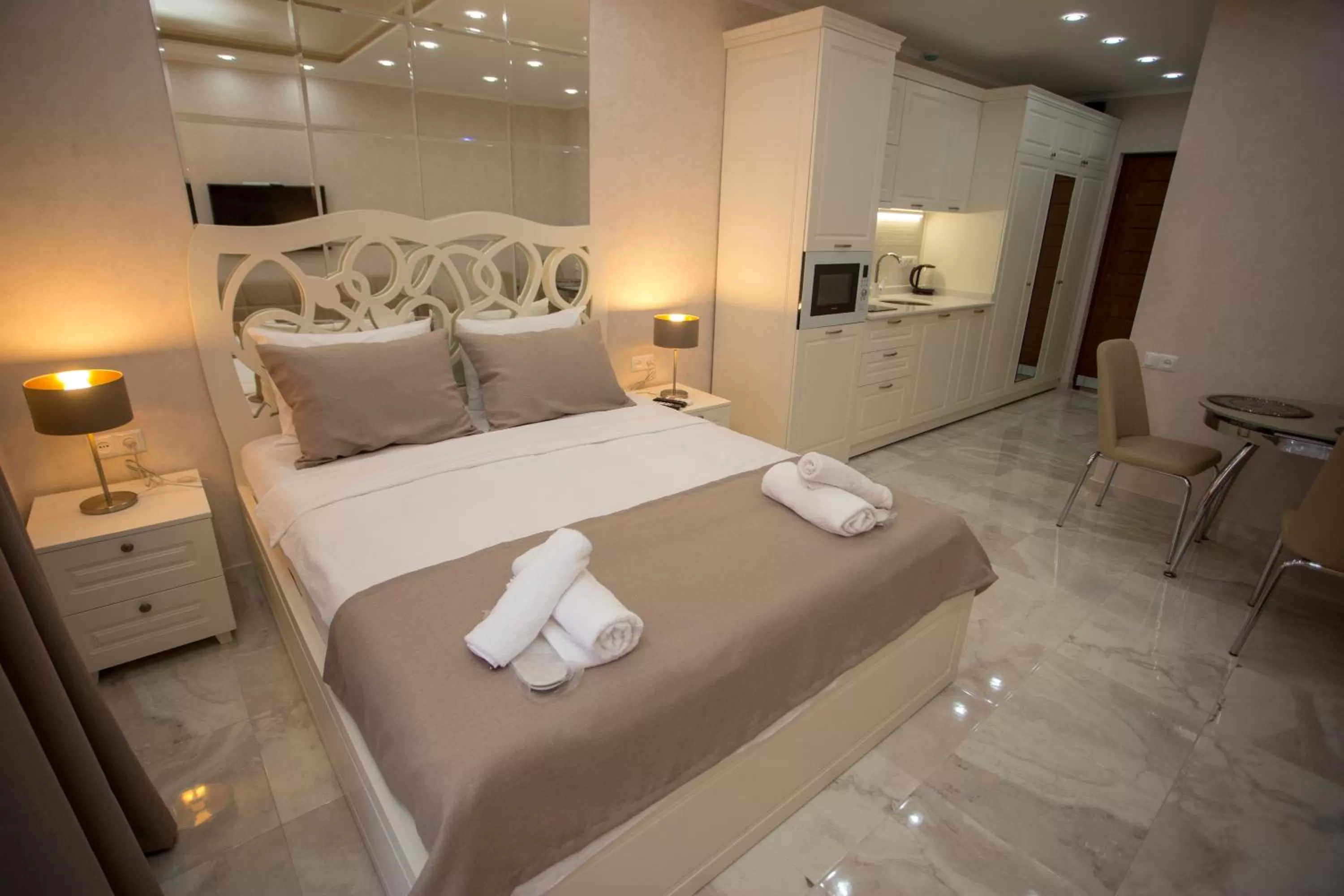 Photo of the whole room, Bed in Blue Star Batumi