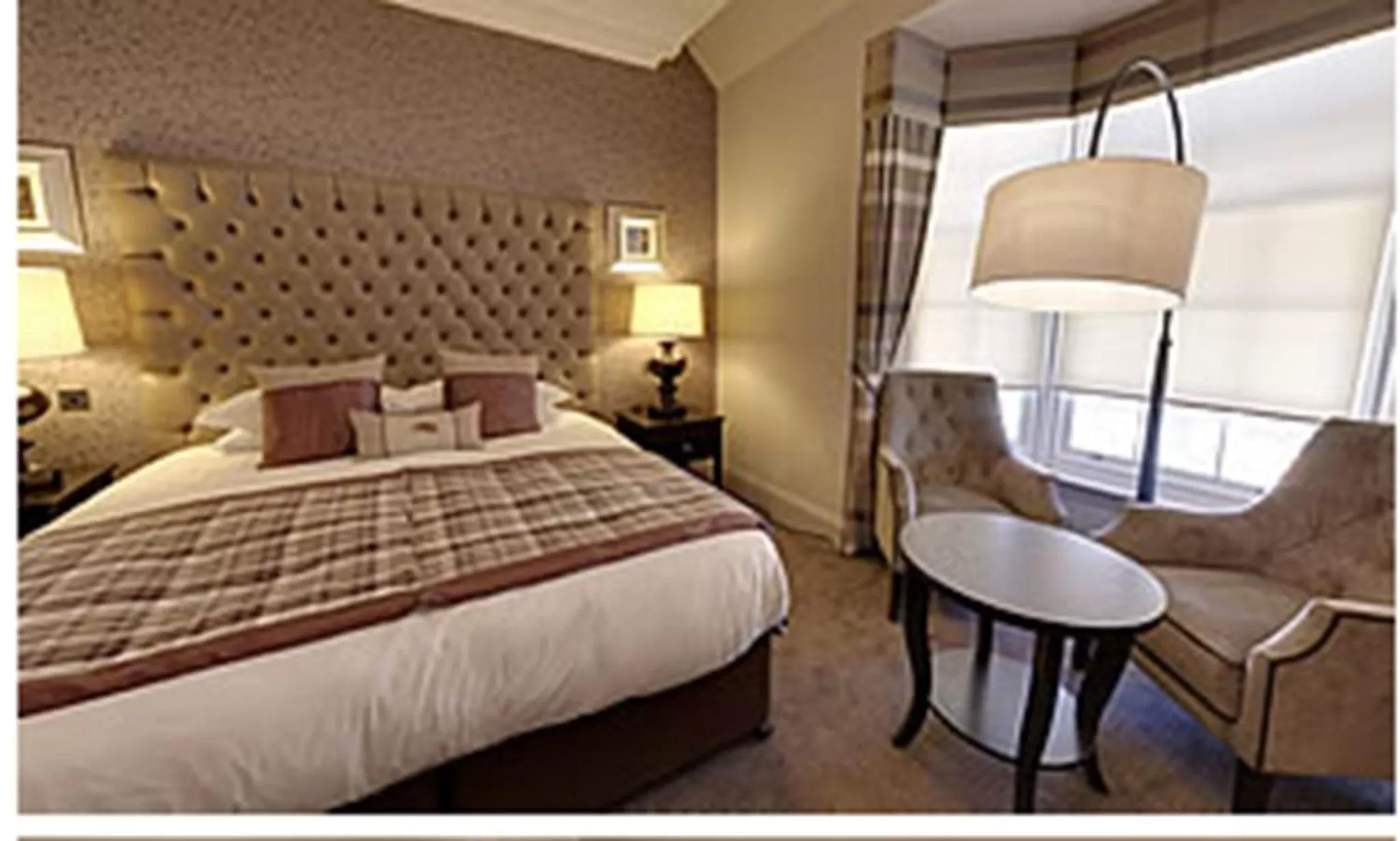 Bedroom, Bed in Dumfries Arms Hotel