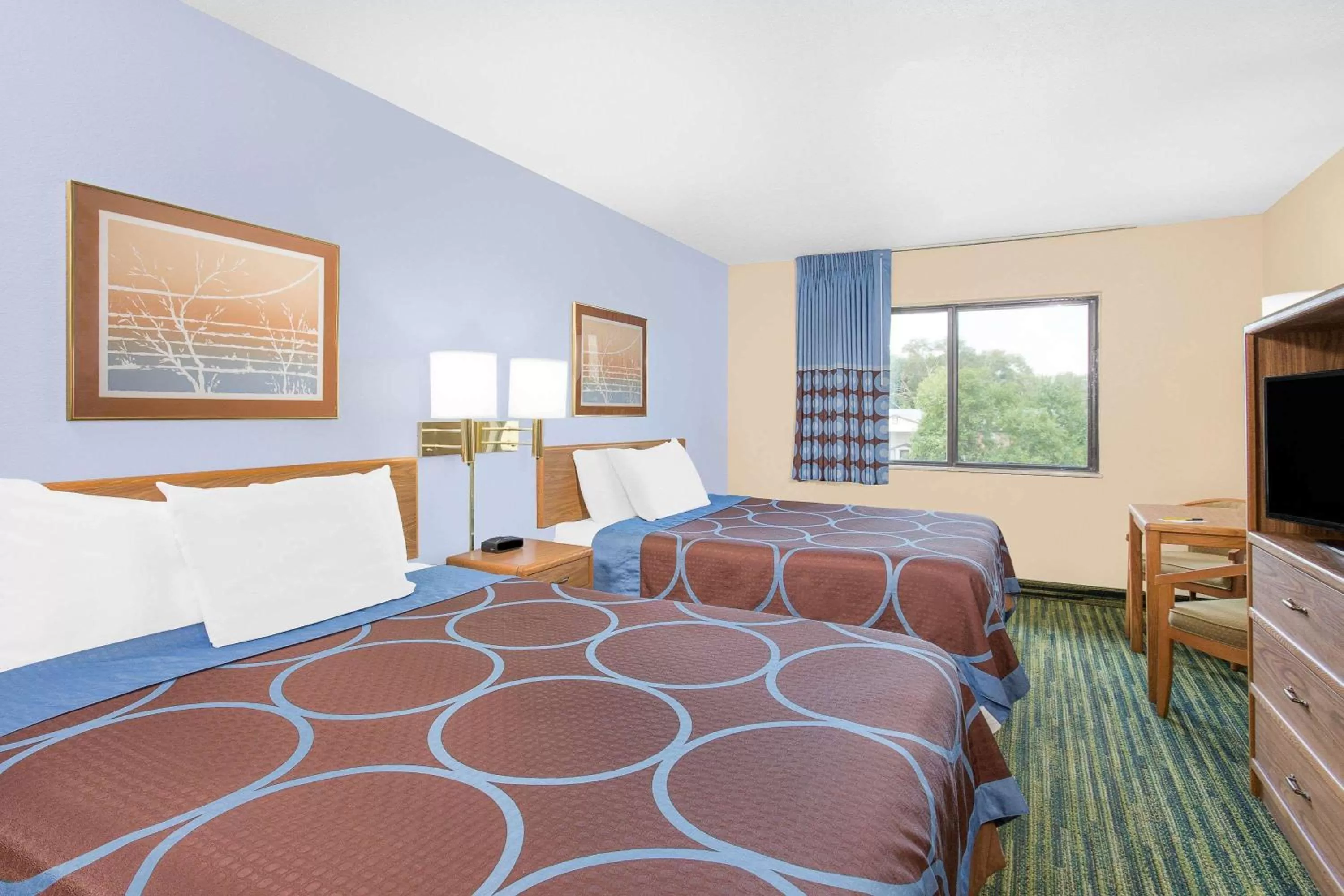 Photo of the whole room, Bed in Boarders Inn & Suites by Cobblestone Hotels Waterloo Cedar Falls