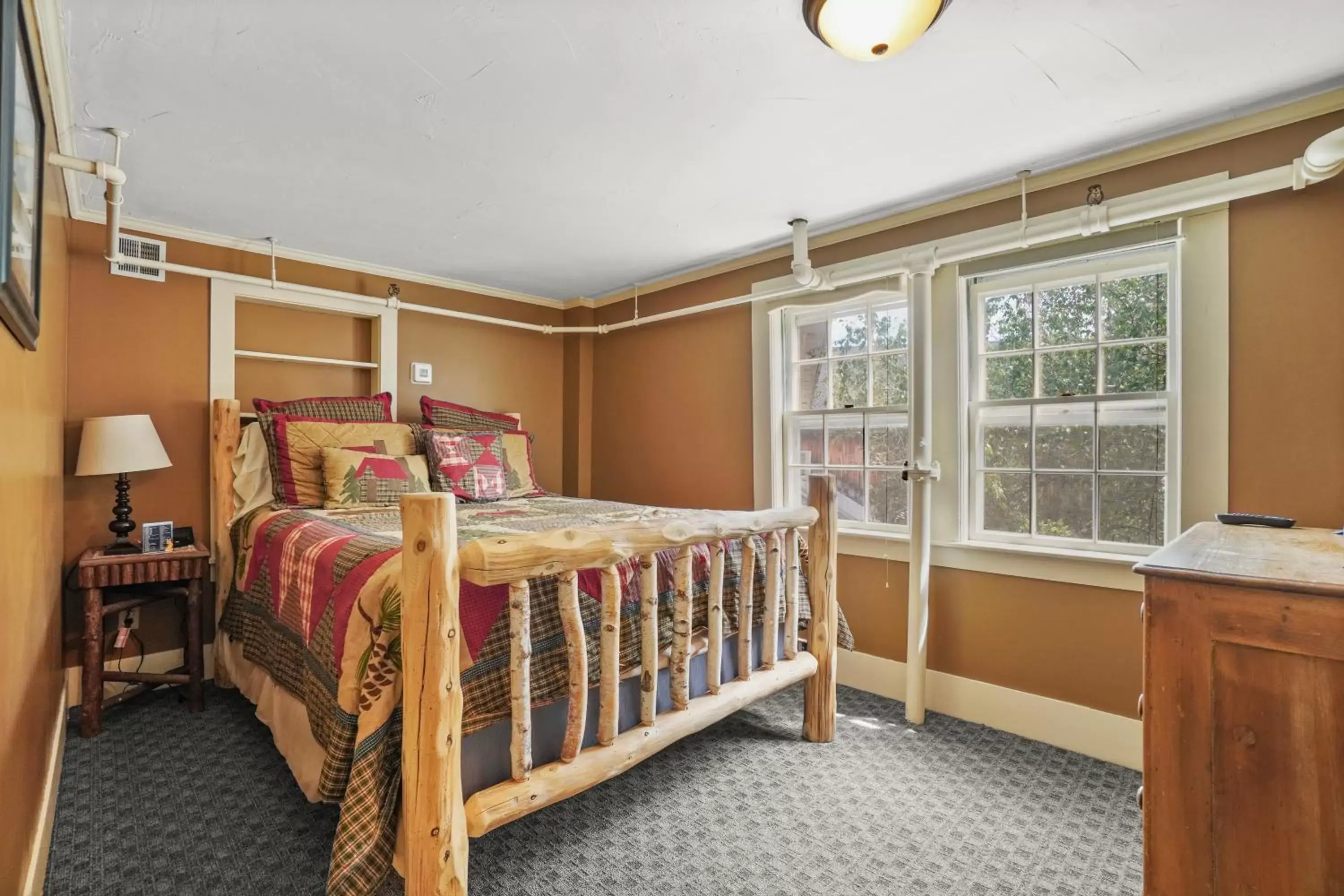 Bedroom, Bed in Whitney's Inn