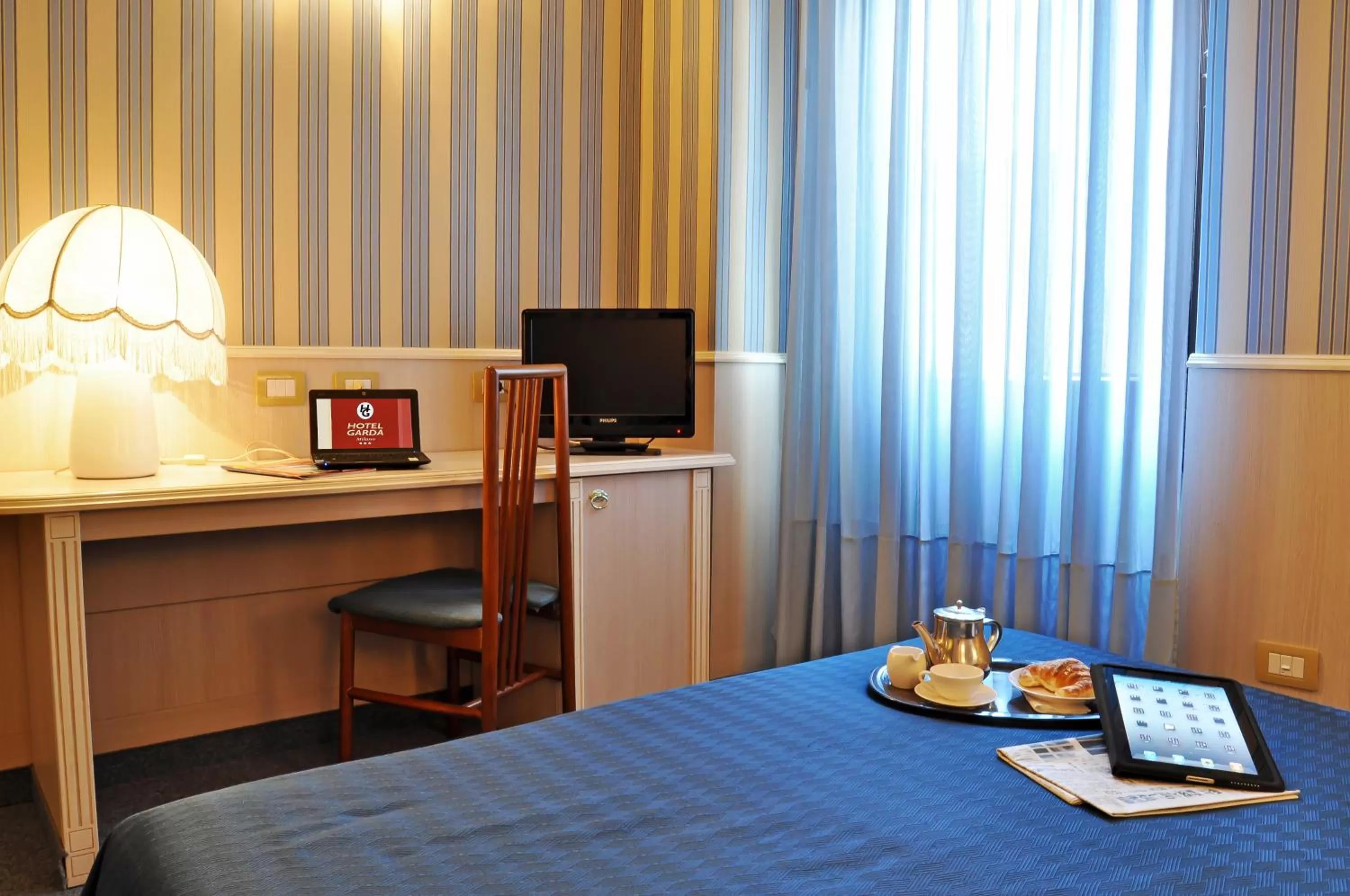 TV and multimedia, Bed in Hotel Garda