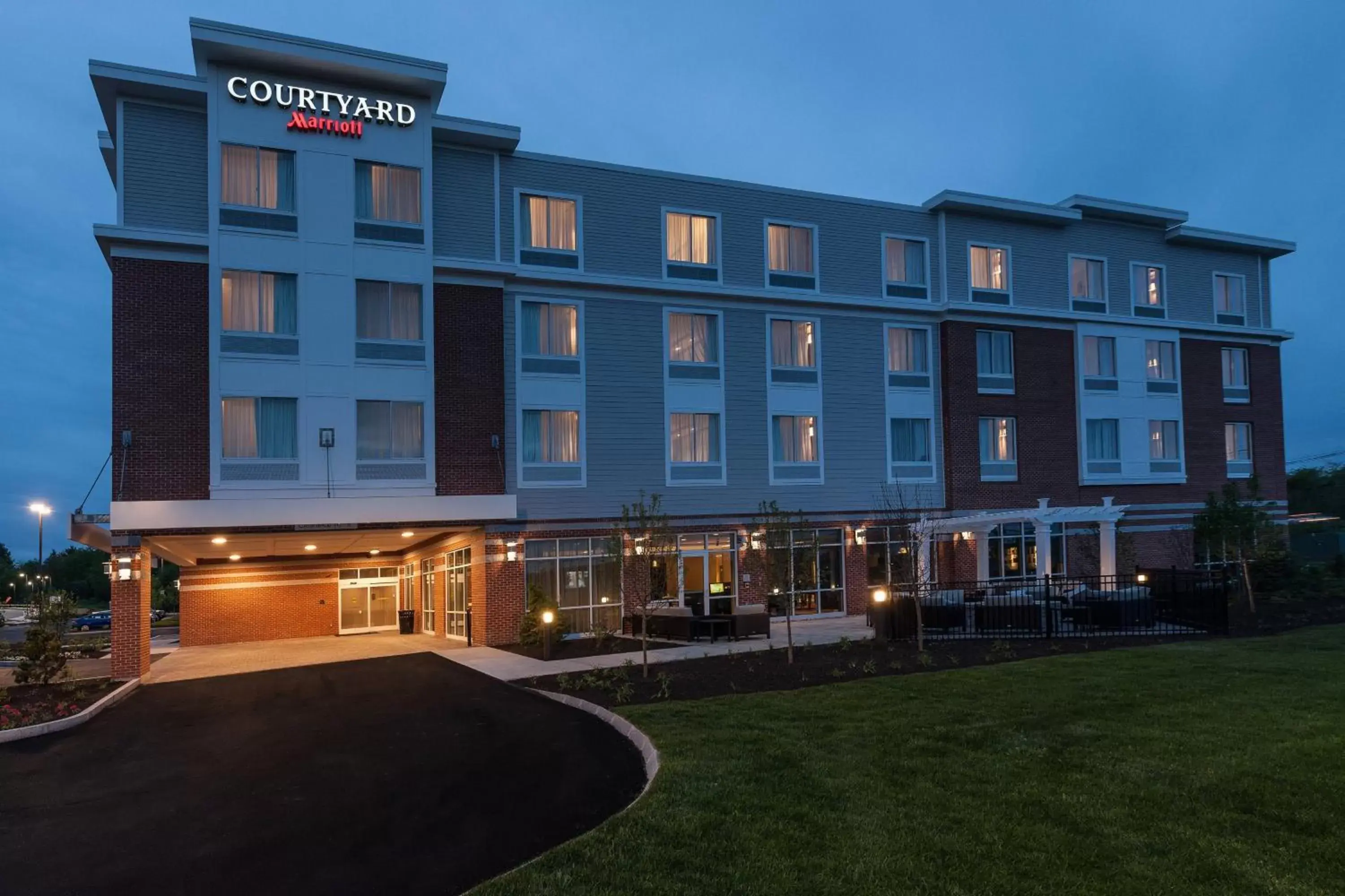 Property Building in Courtyard by Marriott Boston Littleton