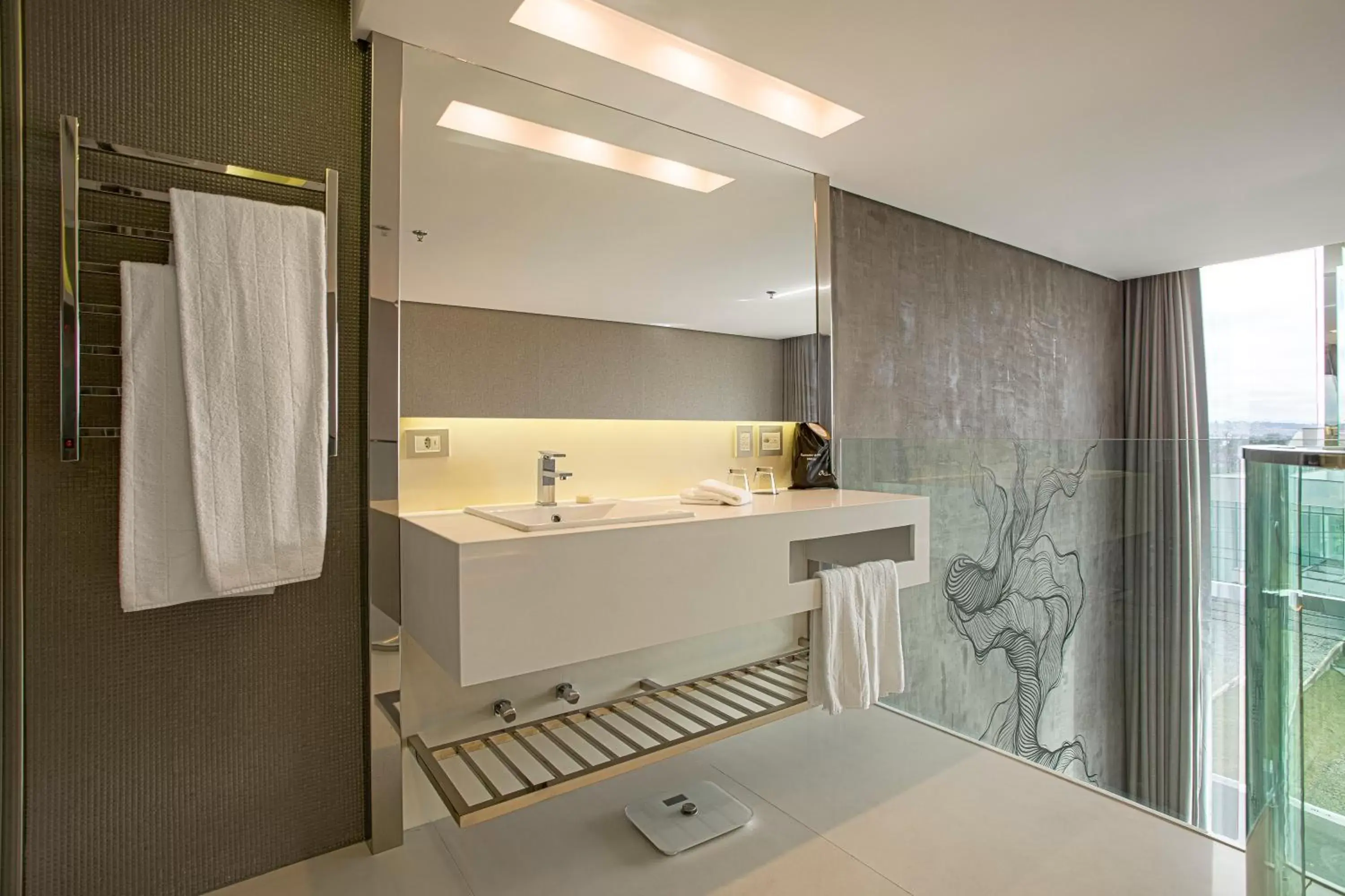 Bathroom in Suryaa Hotel Pinhais, Curio Collection by Hilton Bathroom in Suryaa Hotel Pinhais, Curio Collection by Hilton