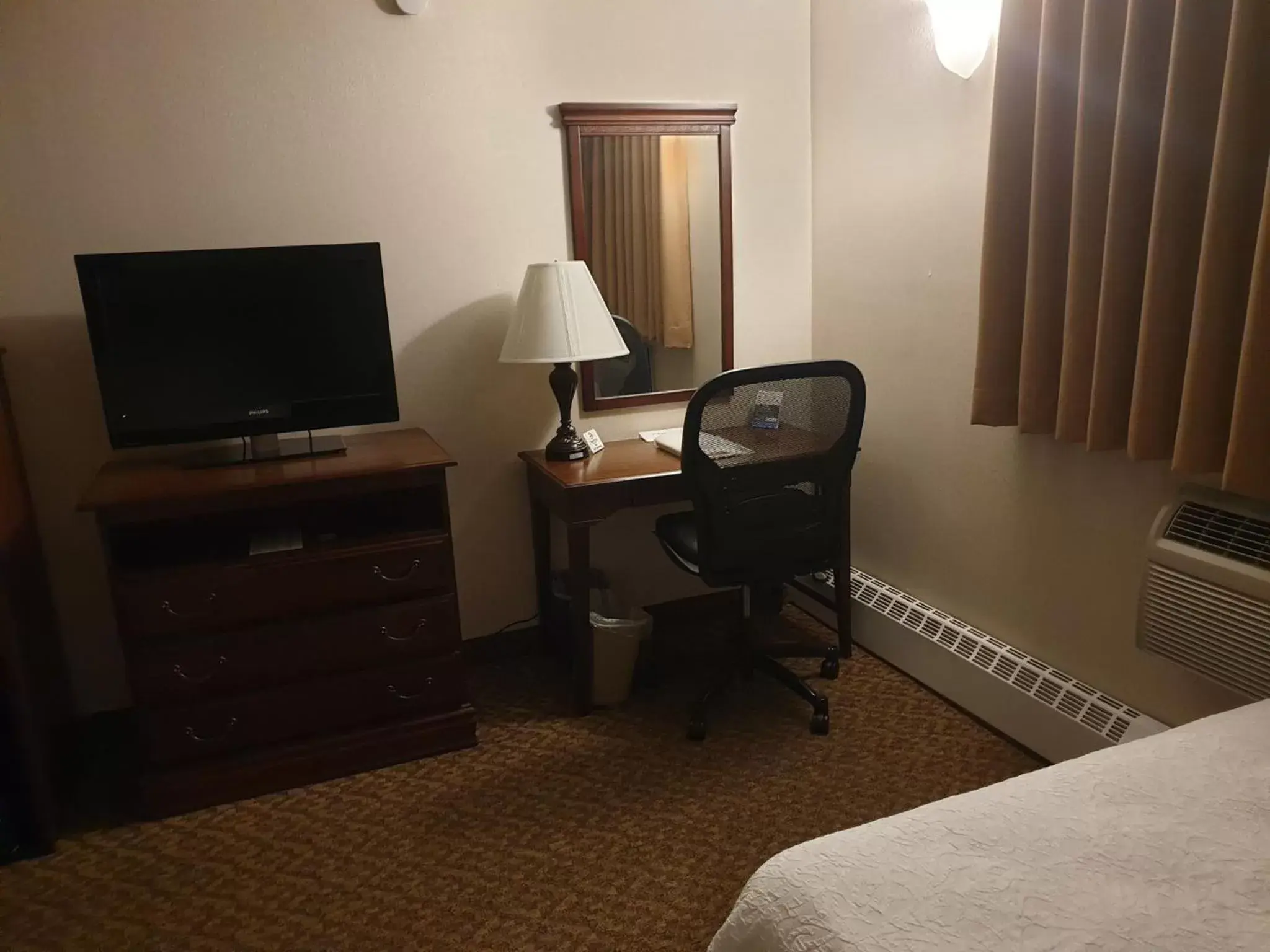 TV/Entertainment Center in Holland Hotel Free Parking Jersey City