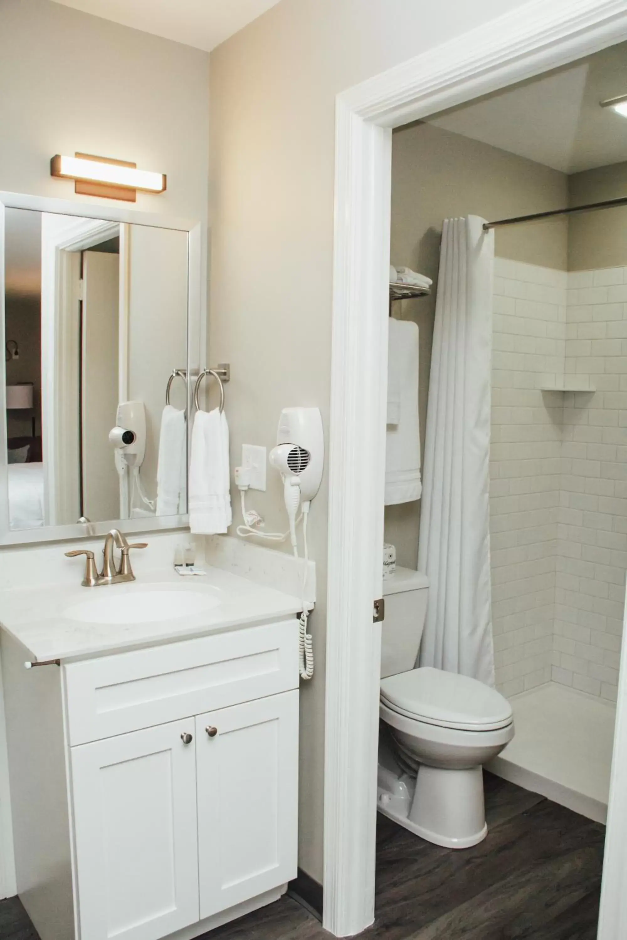 Bathroom in Country Squire Inn and Suites