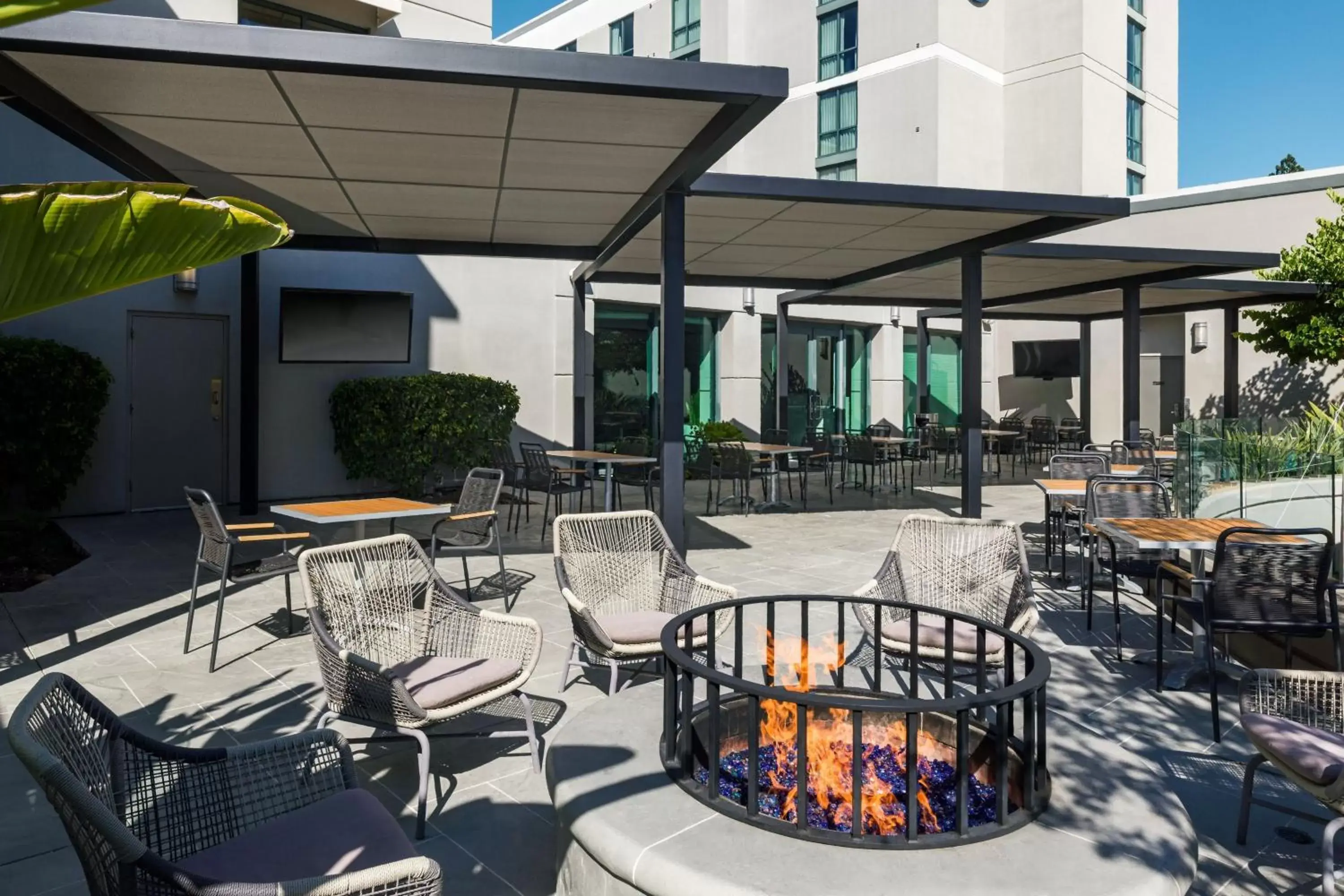 Restaurant/Places to Eat in Renaissance Walnut Creek Hotel