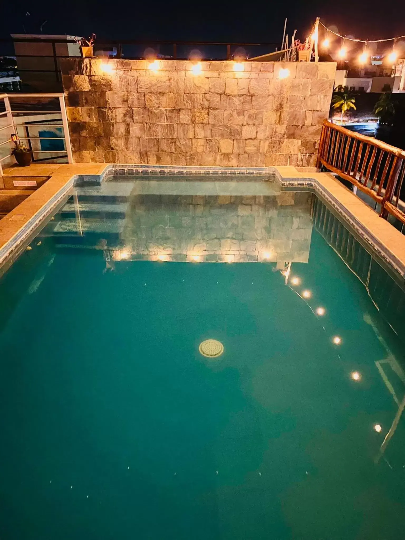 Swimming Pool in Hotel Boutique Rato 10