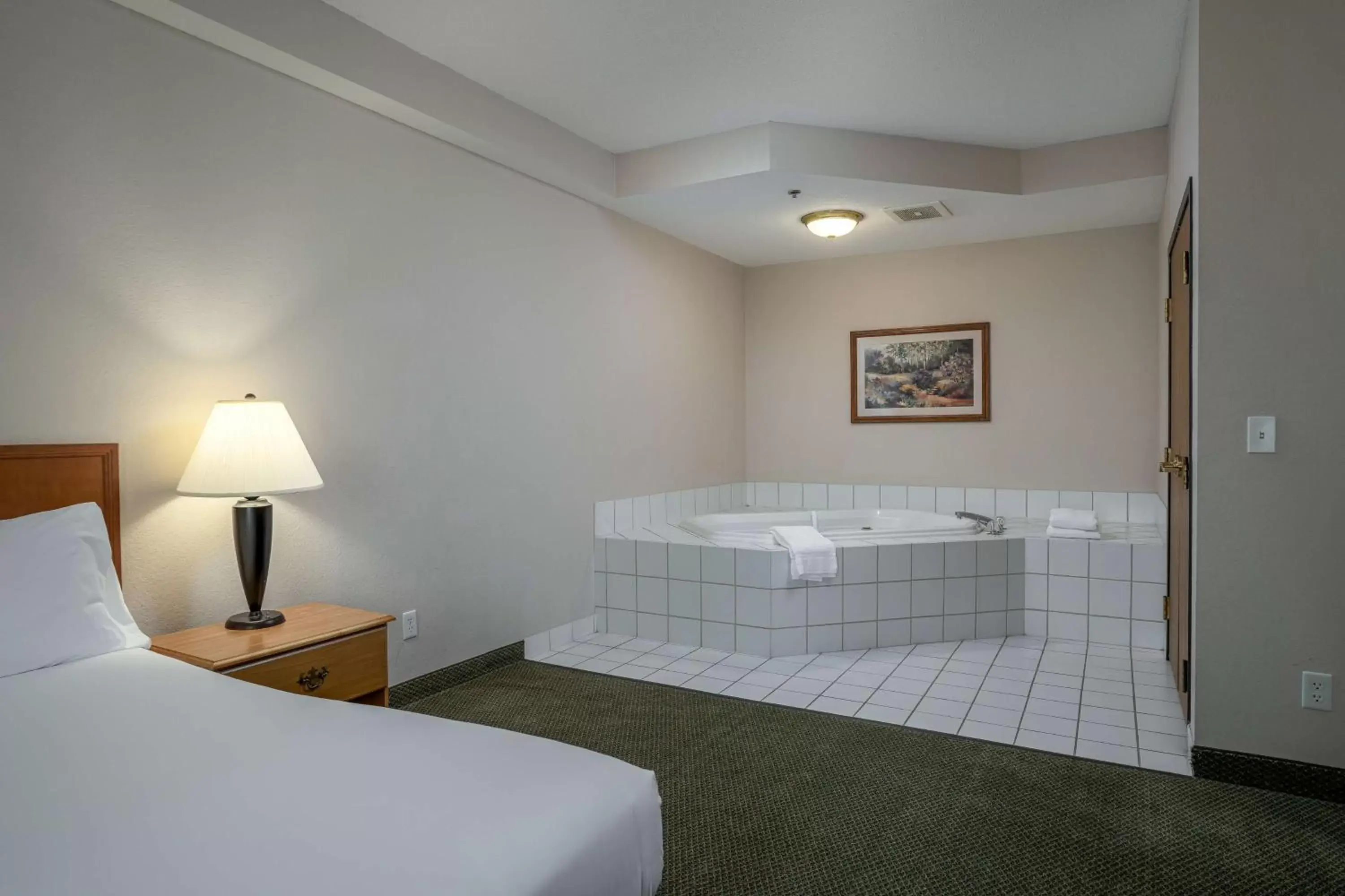 Photo of the whole room, Bed in GrandStay Hotel & Suites Pella