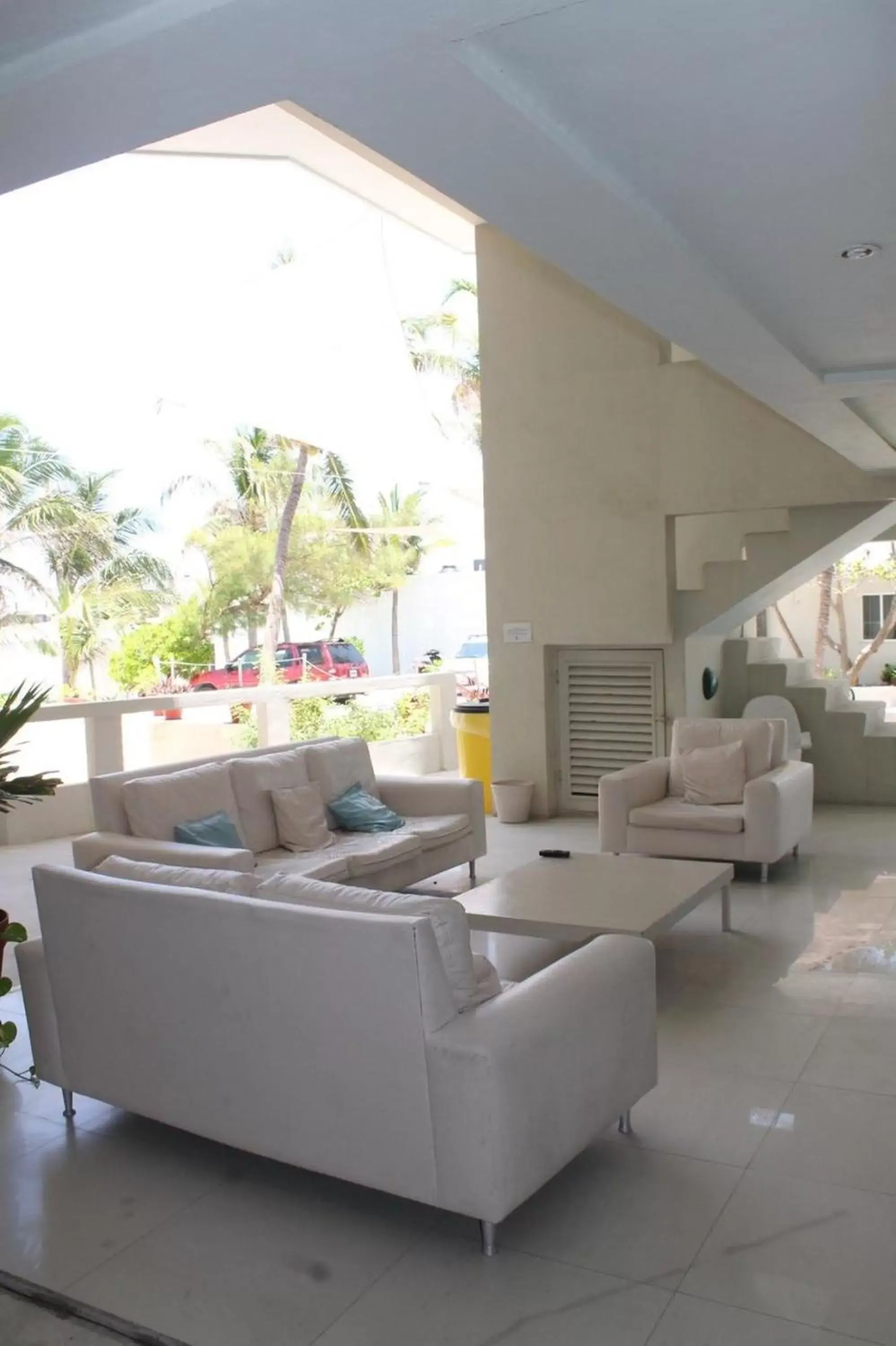 Communal lounge/ TV room in Rocamar Hotel Isla Mujeres